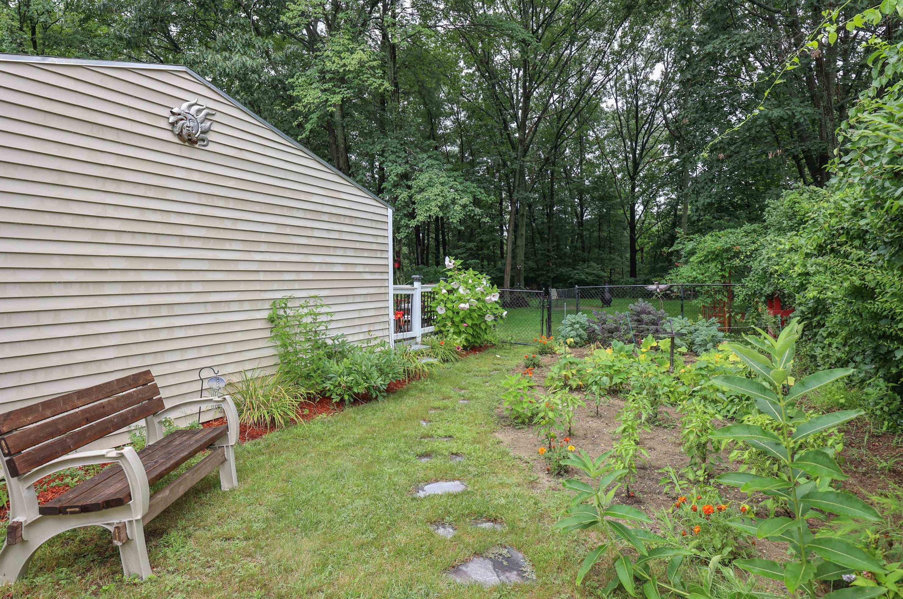 76 Kenberma St, Manchester NH 03103-6014 exterior