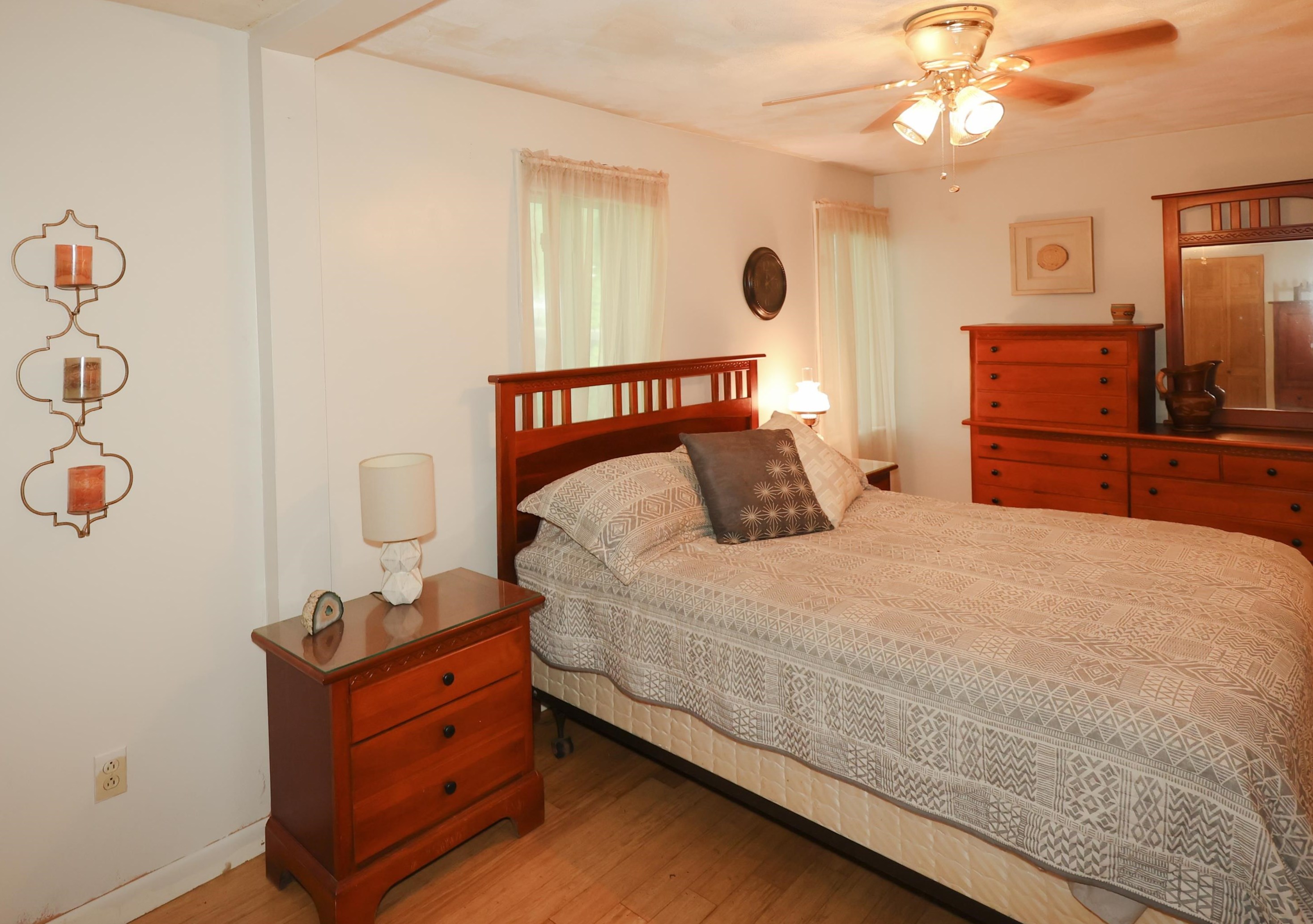 76 Kenberma St, Manchester NH 03103-6014 exterior