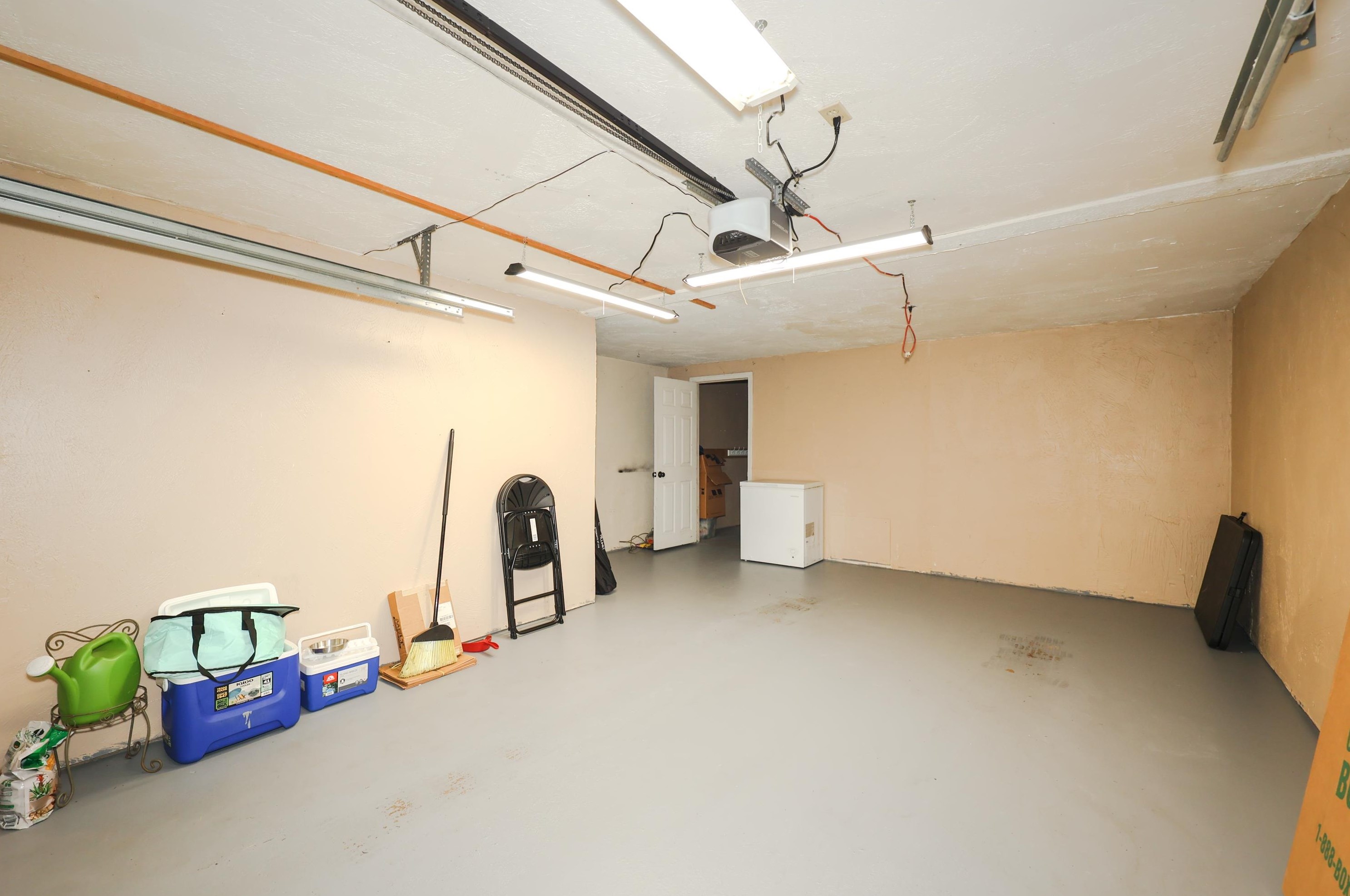 307 Cir Rd, Manchester NH 03103-3182 exterior