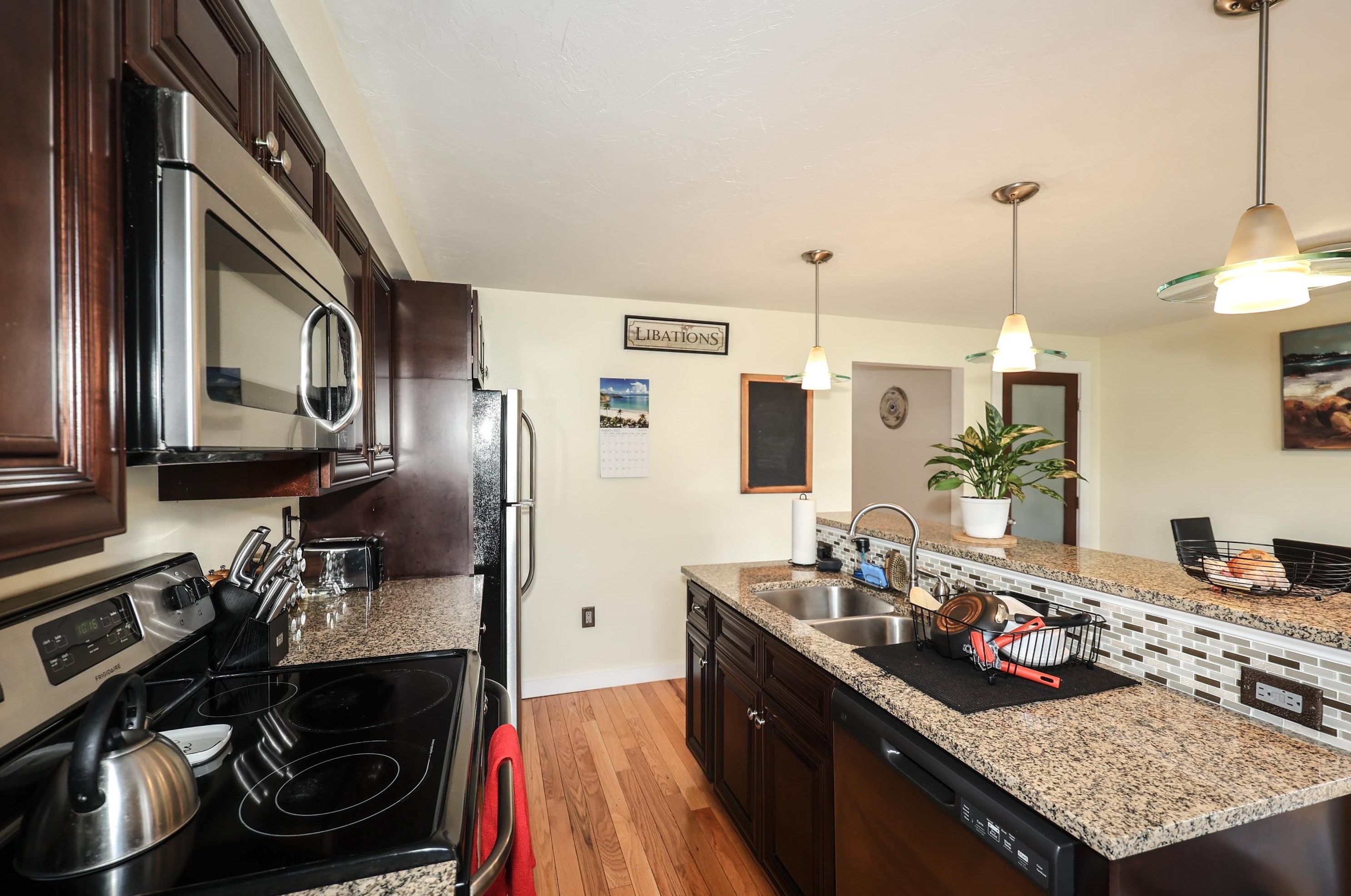 307 Cir Rd, Manchester NH 03103-3182 exterior