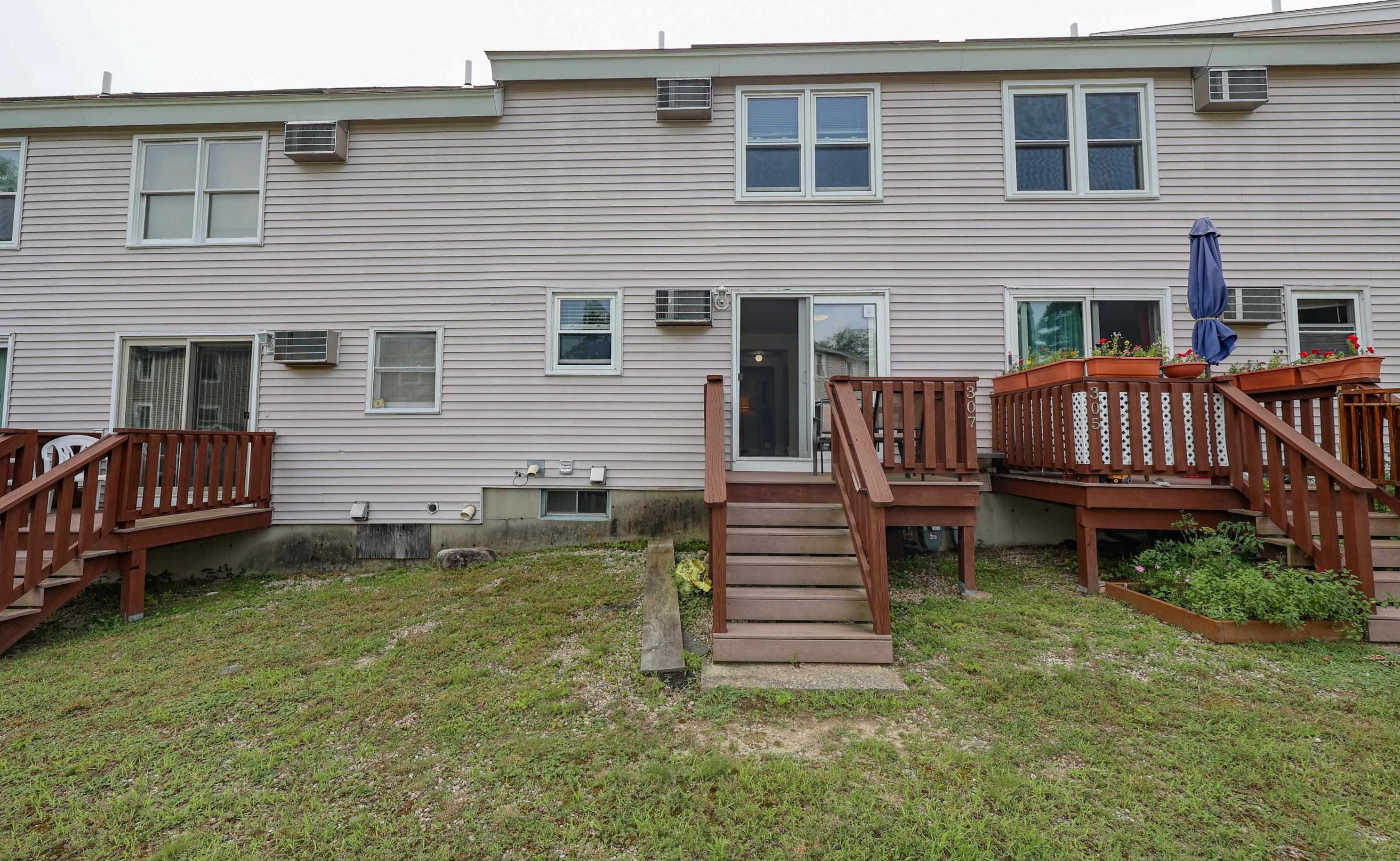 307 Cir Rd, Manchester NH 03103-3182 exterior