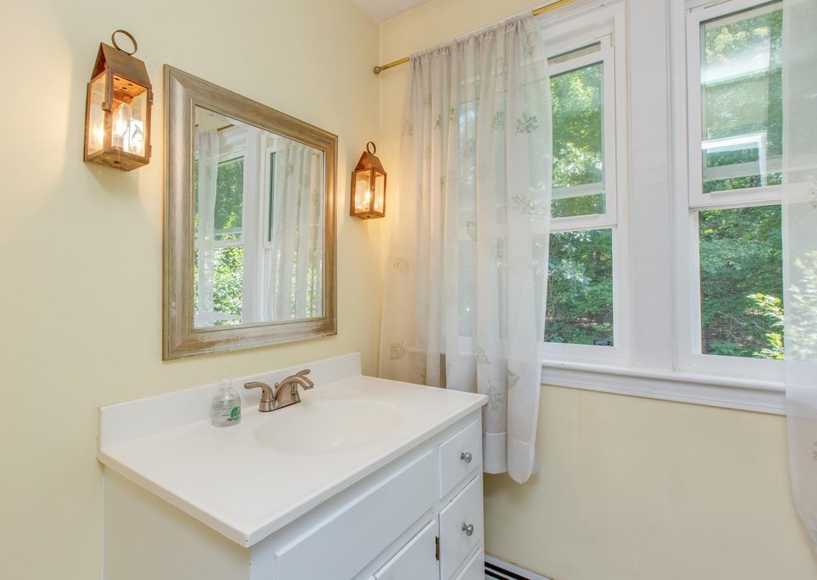 9 Jefferson Dr, Merrimack NH 03054-2416 exterior