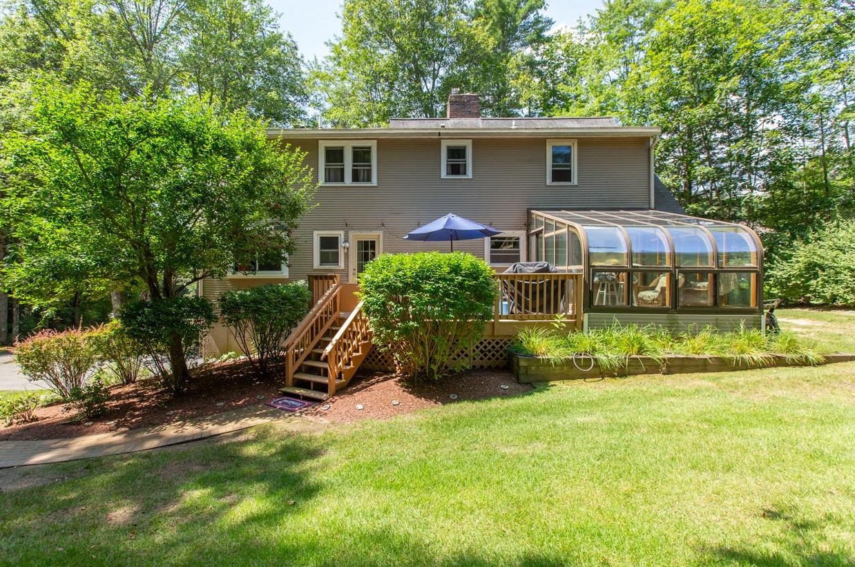 9 Jefferson Dr, Merrimack NH 03054-2416 exterior