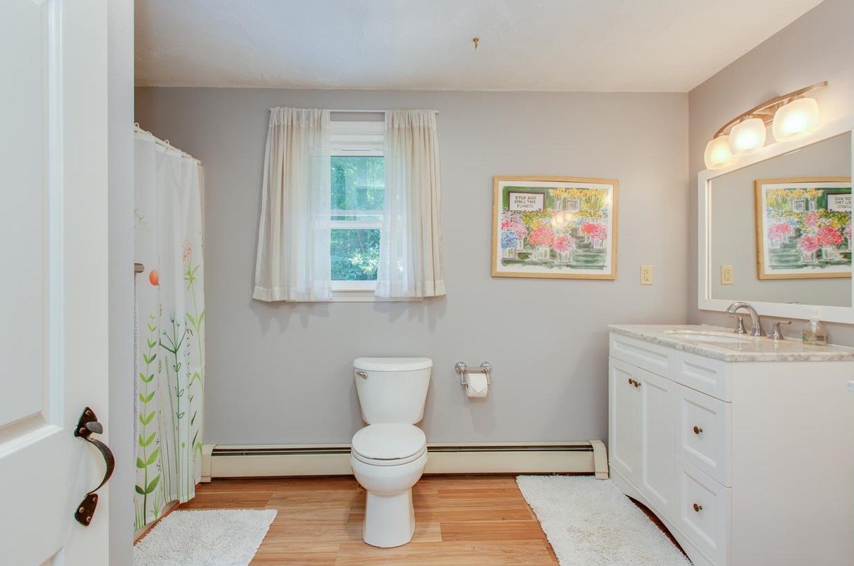 9 Jefferson Dr, Merrimack NH 03054-2416 exterior