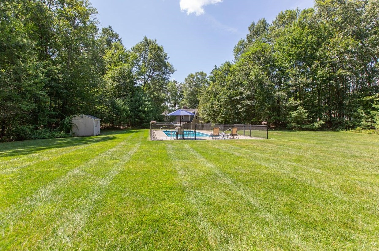 9 Jefferson Dr, Merrimack NH 03054-2416 exterior