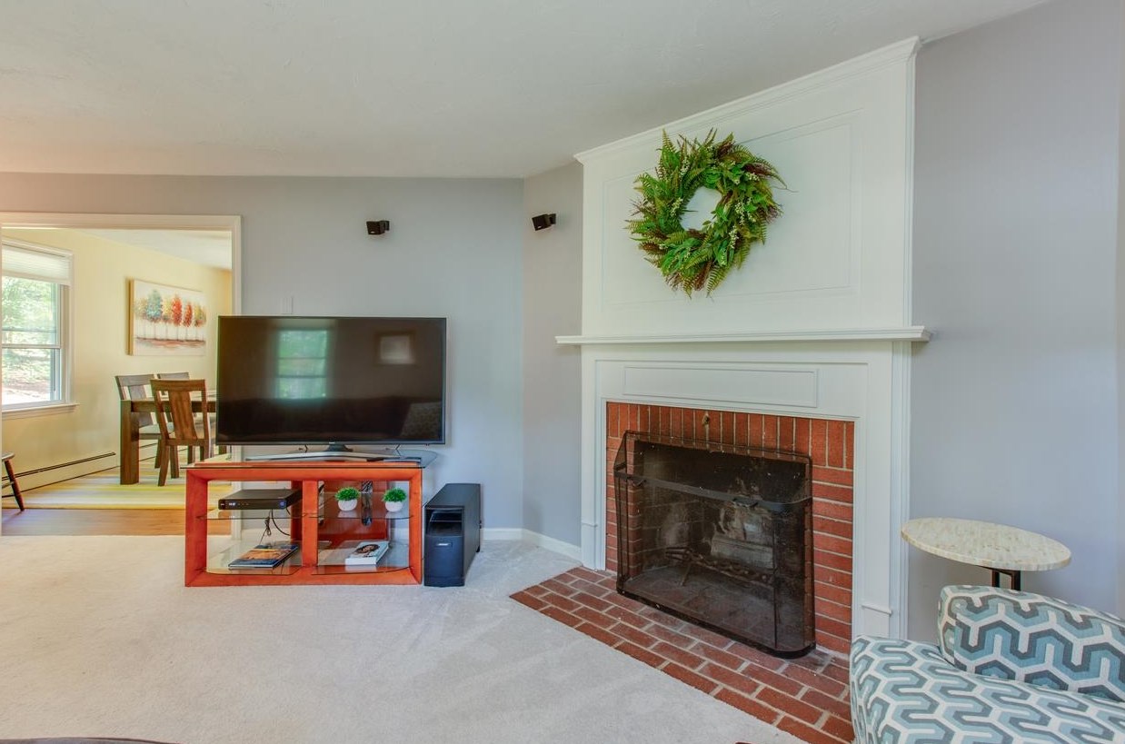 9 Jefferson Dr, Merrimack NH 03054-2416 exterior