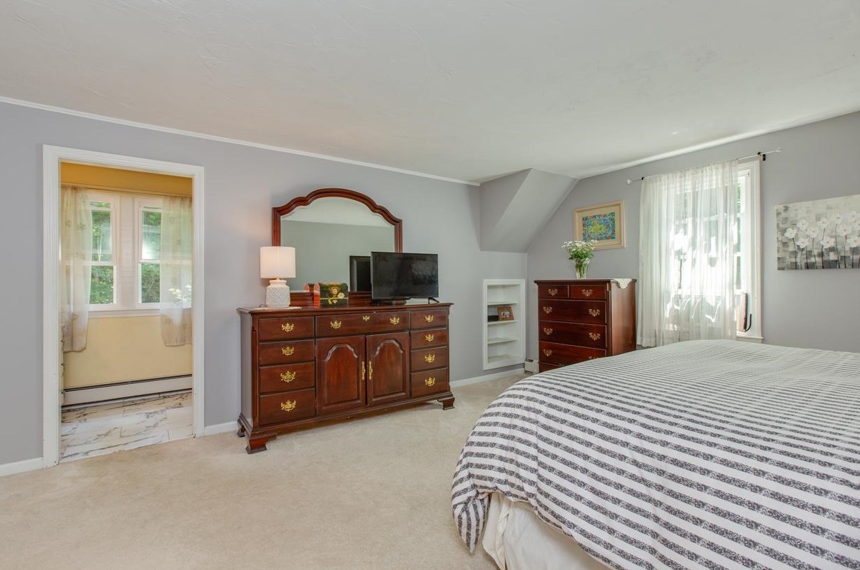 9 Jefferson Dr, Merrimack NH 03054-2416 exterior