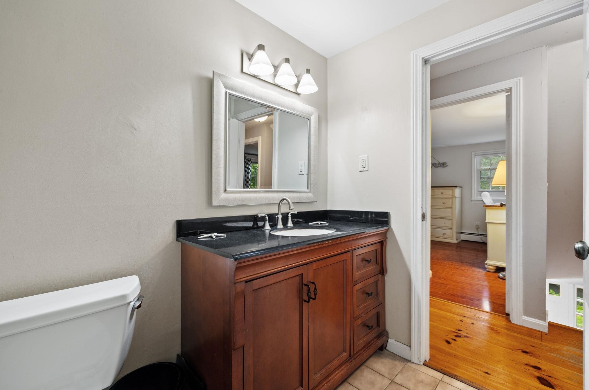 17 Green Meadow Ln, Manchester NH  03110-5546 exterior