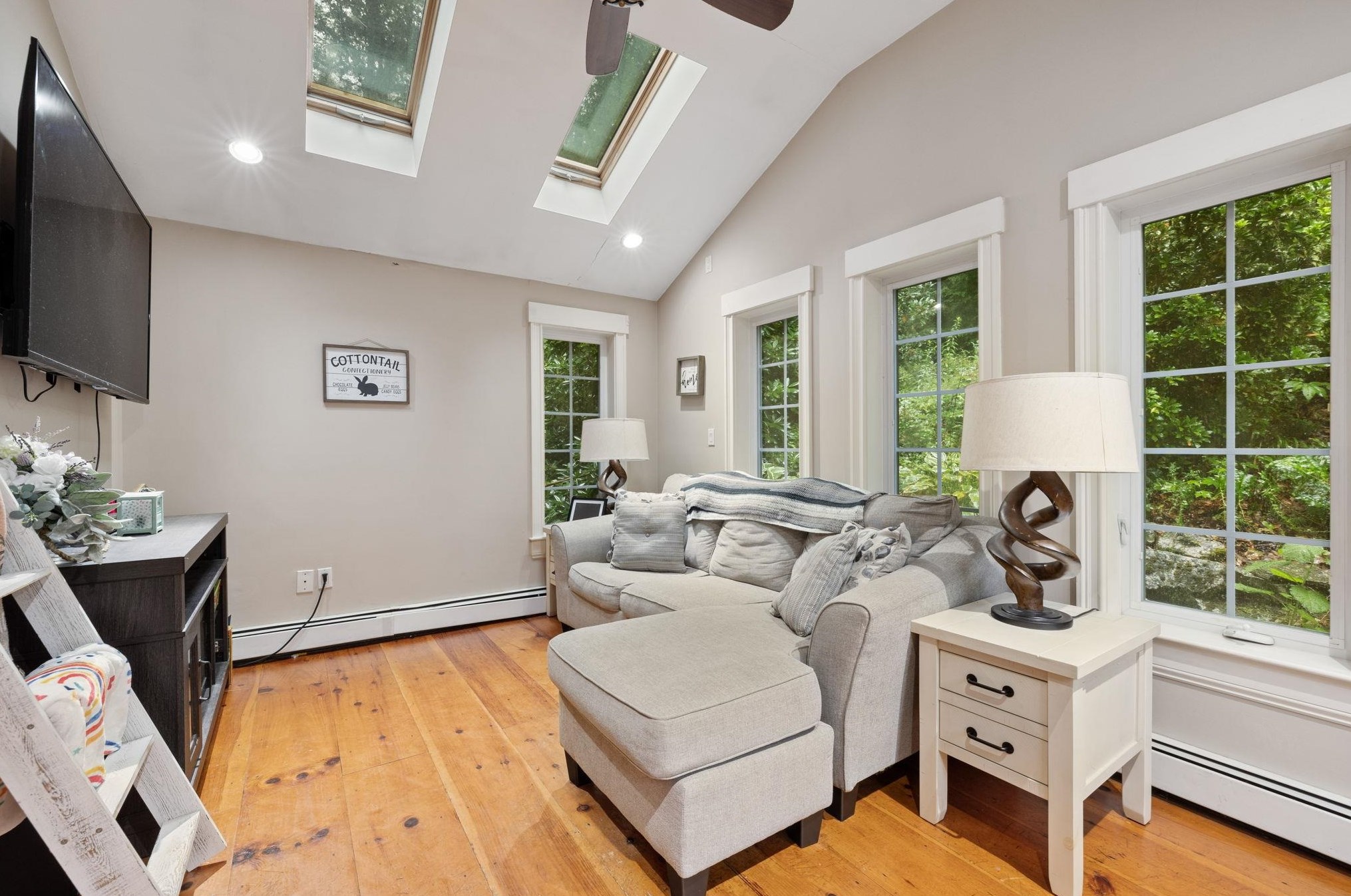 17 Green Meadow Ln, Manchester NH  03110-5546 exterior