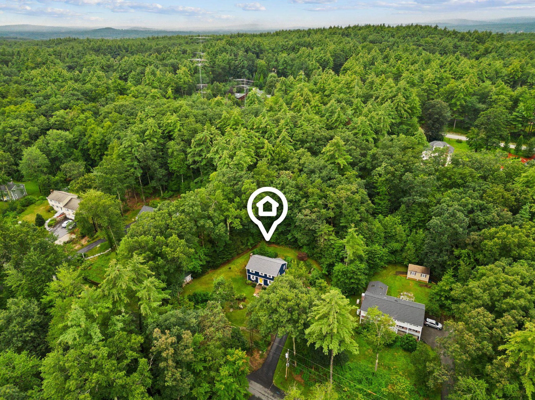 17 Green Meadow Ln, Manchester NH  03110-5546 exterior