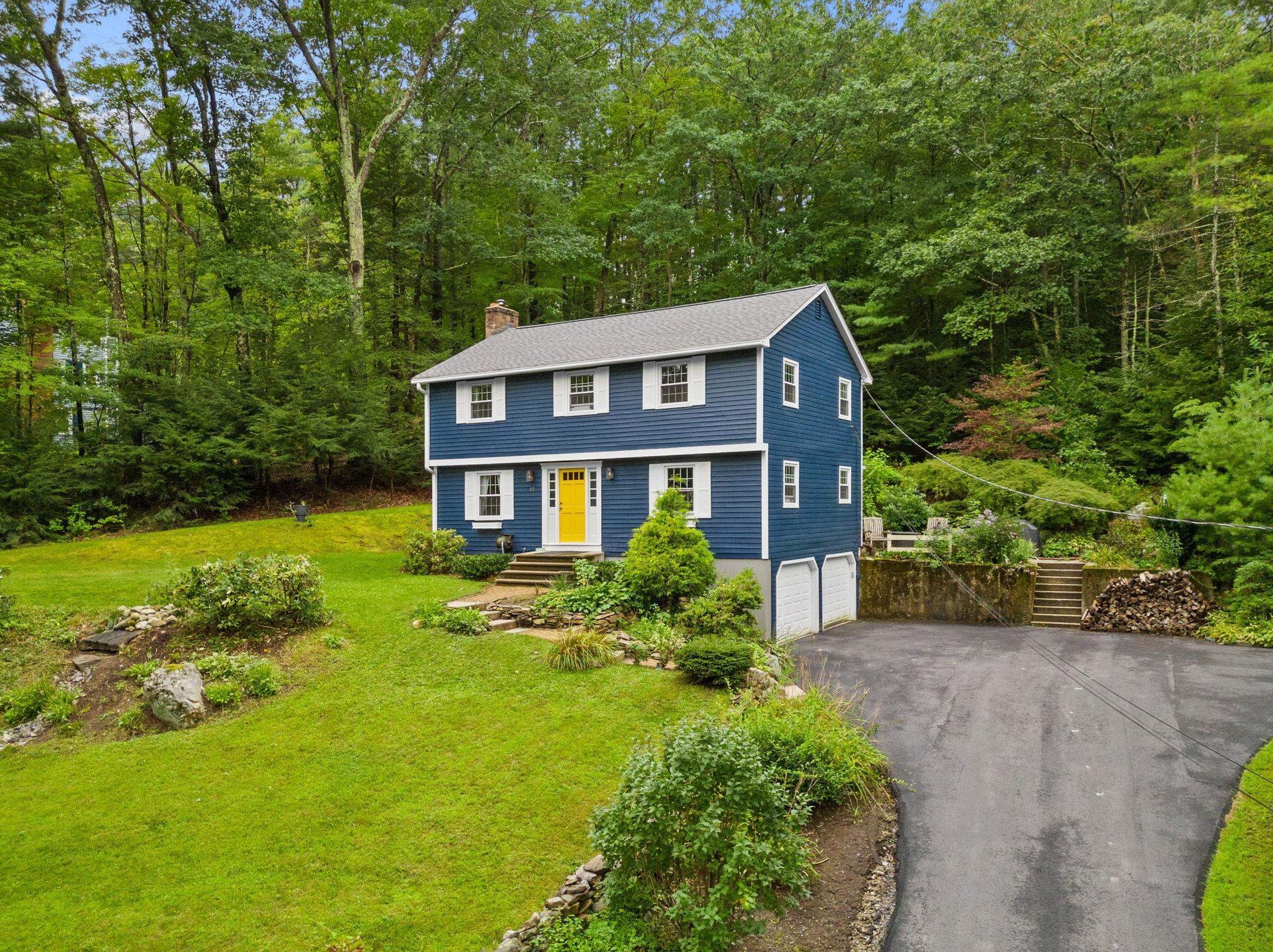 17 Green Meadow Ln, Manchester NH  03110-5546 exterior