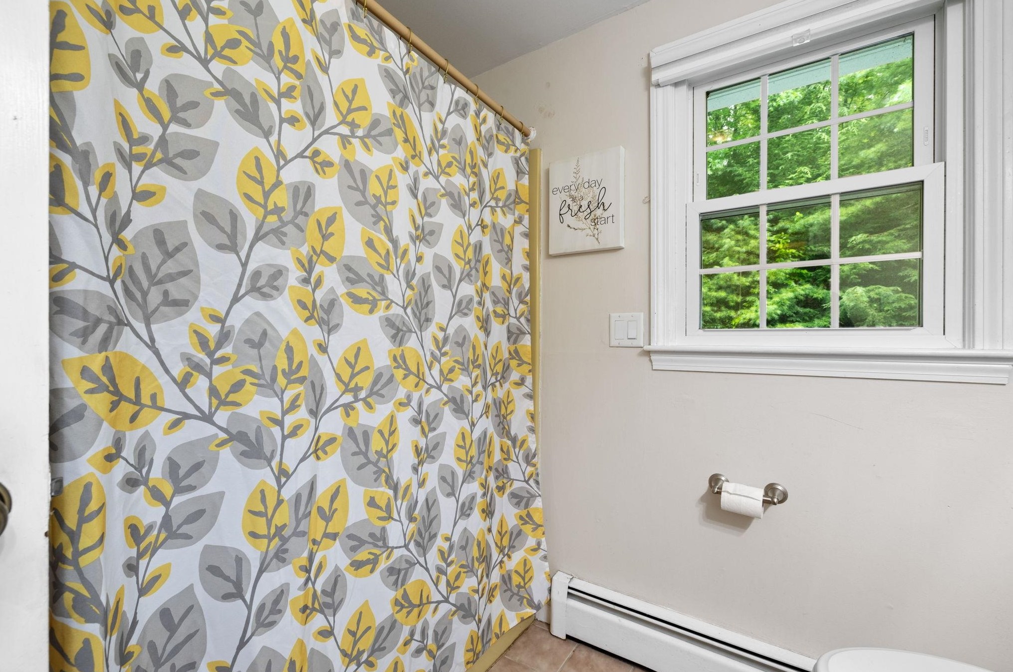 17 Green Meadow Ln, Manchester NH  03110-5546 exterior