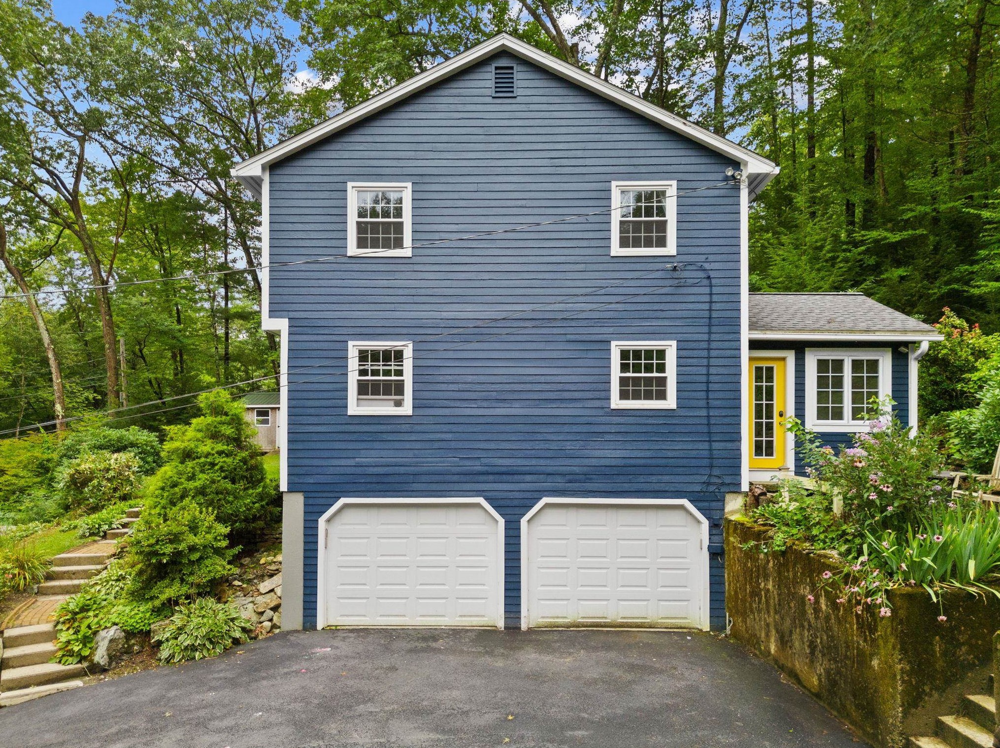 17 Green Meadow Ln, Manchester NH  03110-5546 exterior