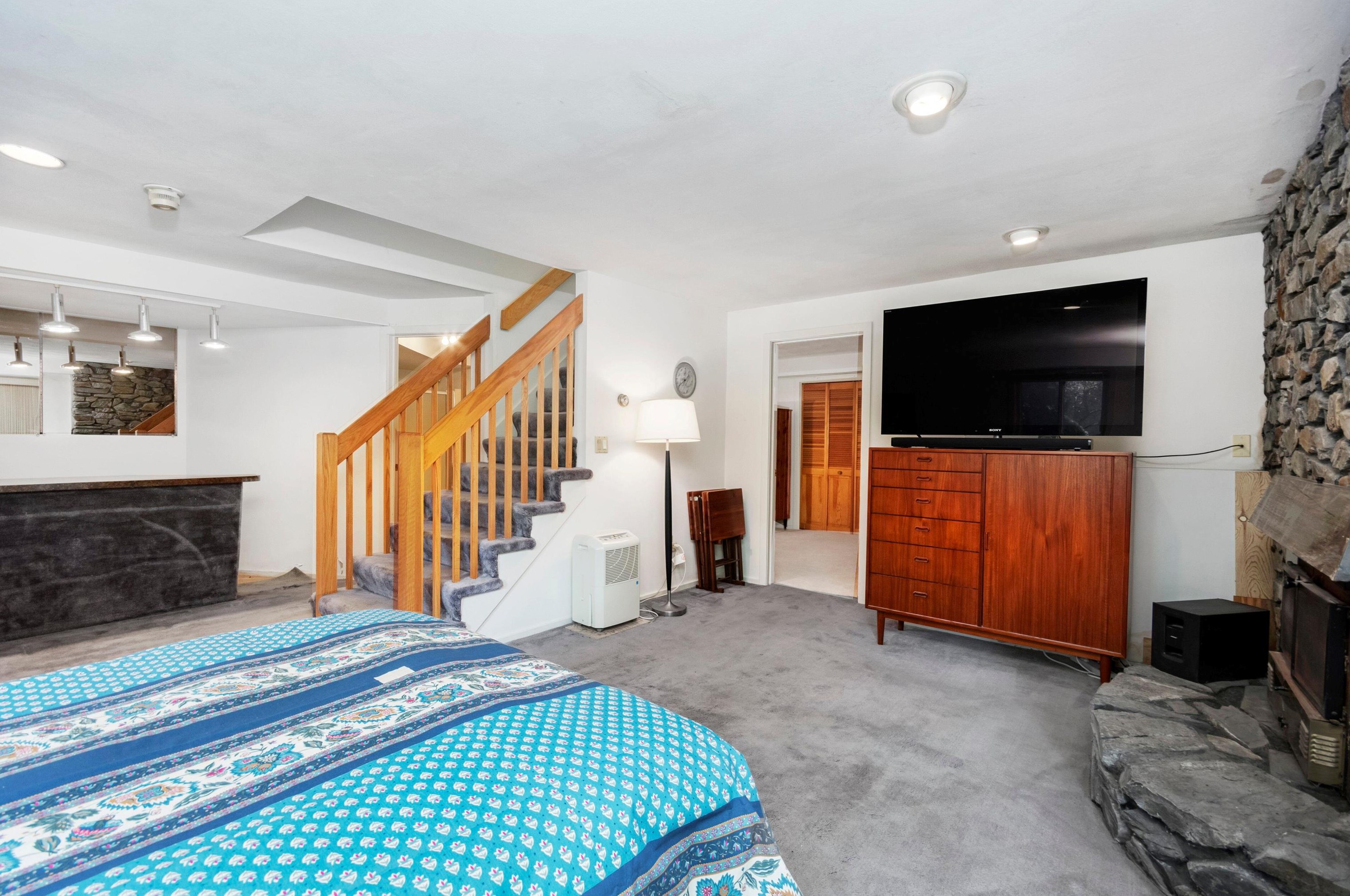 5 Kipford Way, Nashua NH 03063-1504 exterior