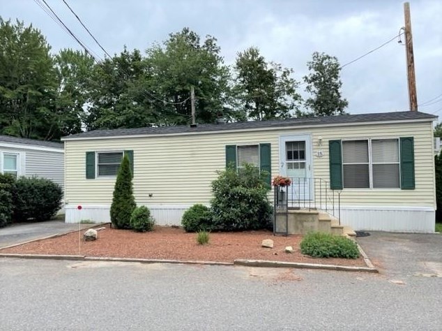 15 Thistle Way, Manchester NH  03109-5083 exterior