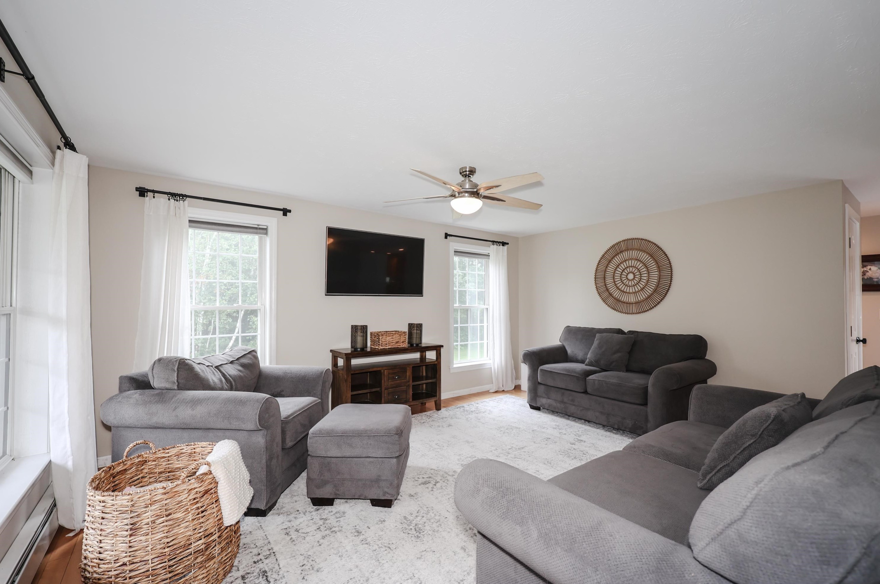 88 Brenton St, Hudson NH  03052-1070 exterior