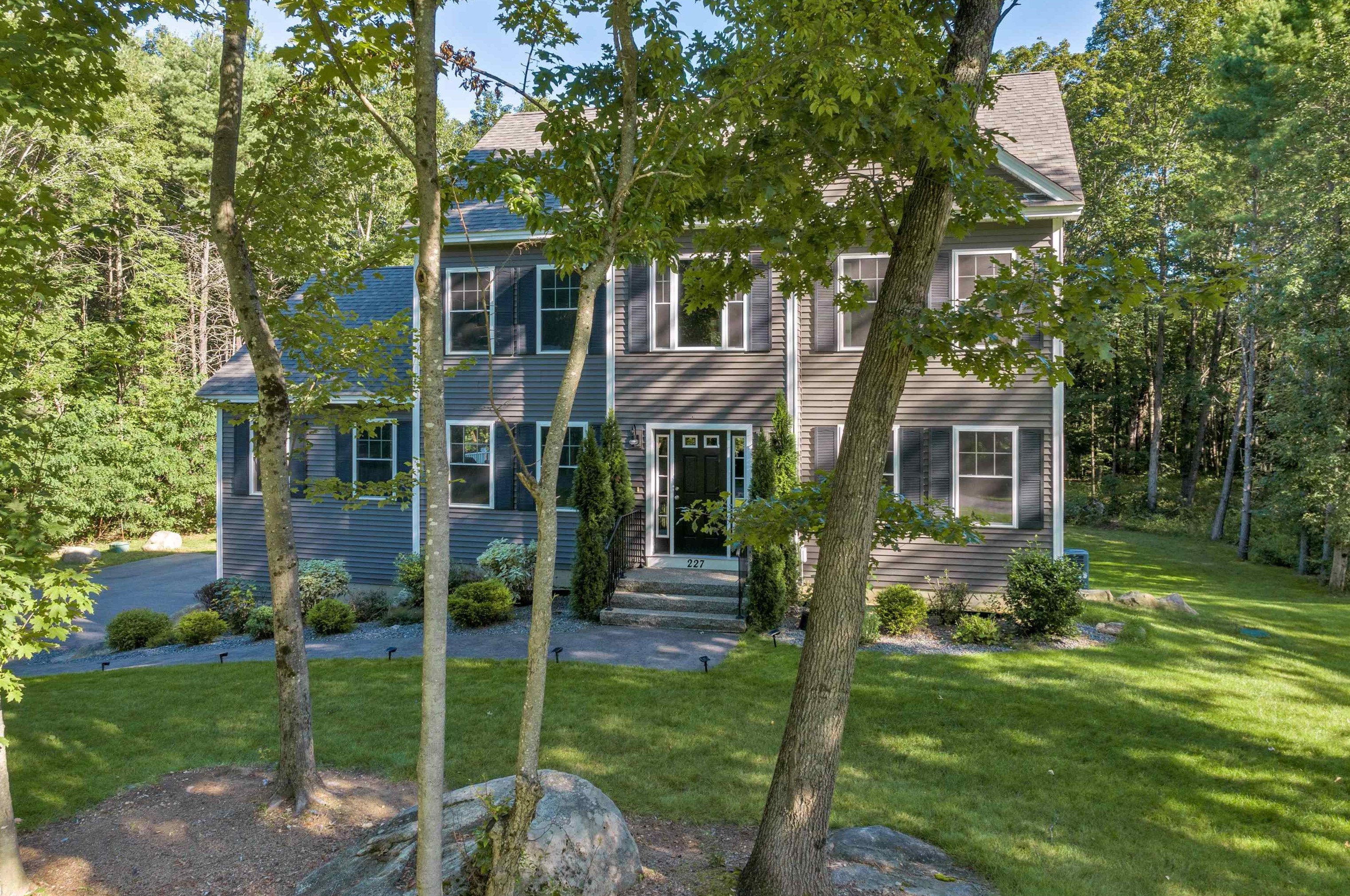 227 Ash Swamp Rd, Newmarket NH 03857-2073 exterior