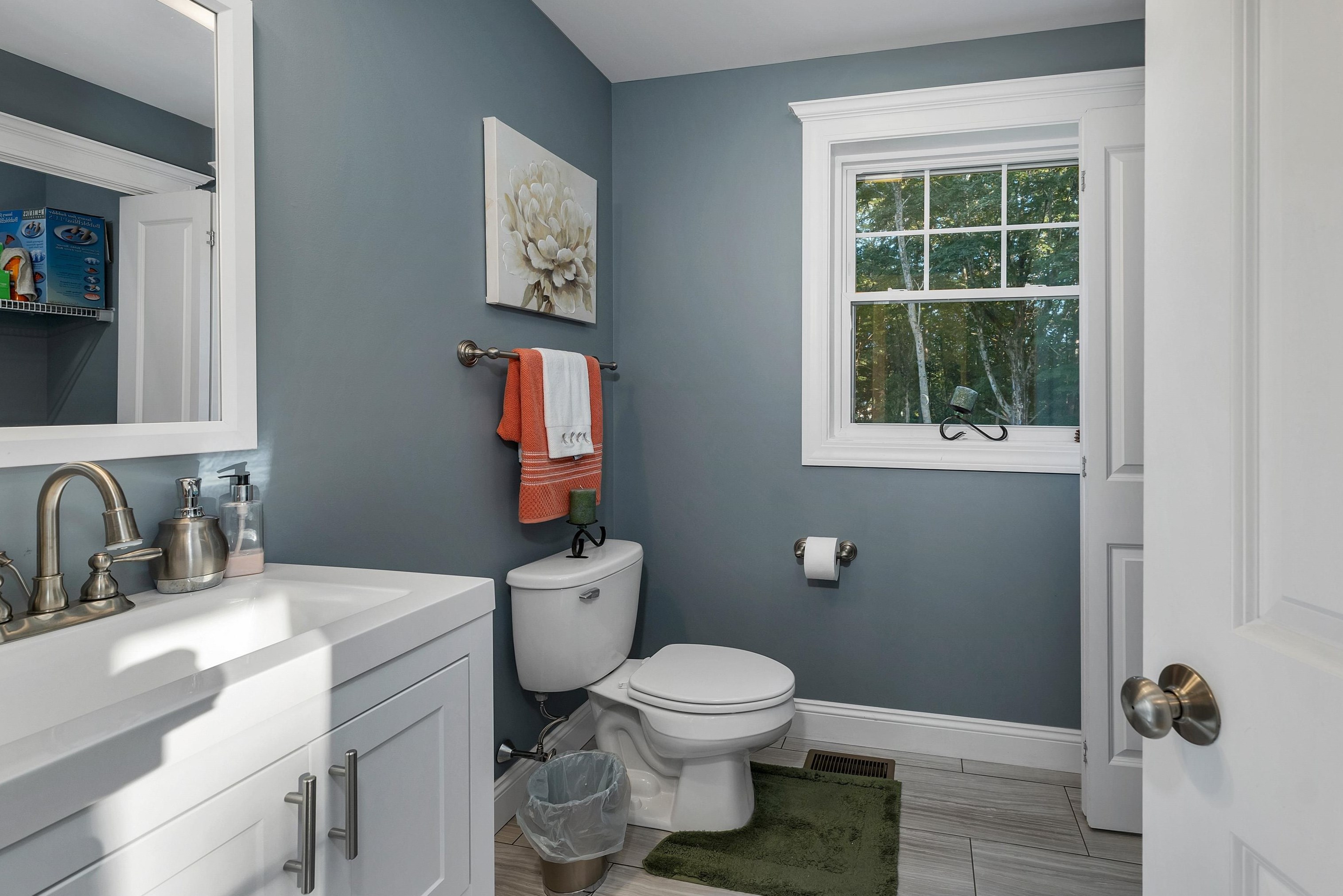 227 Ash Swamp Rd, Newmarket NH 03857-2073 exterior