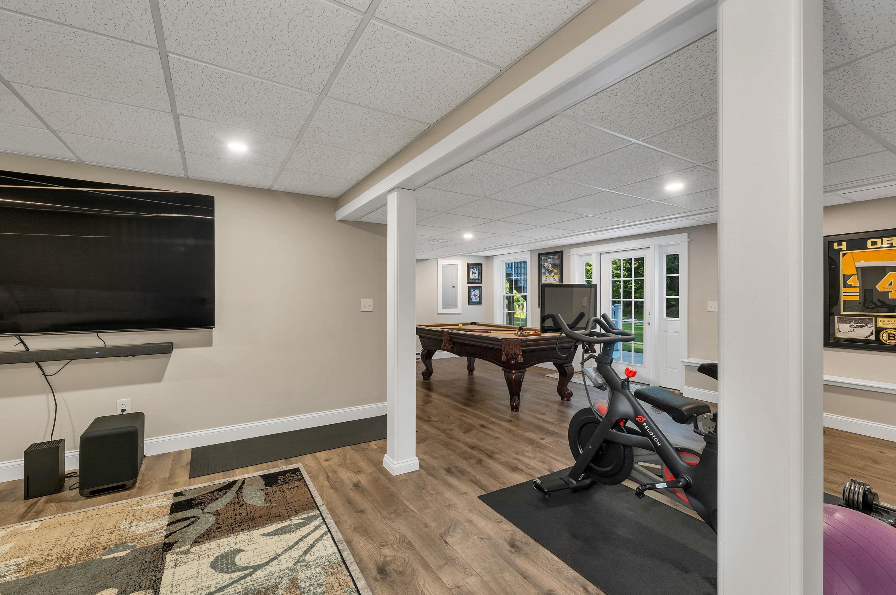 227 Ash Swamp Rd, Newmarket NH 03857-2073 exterior