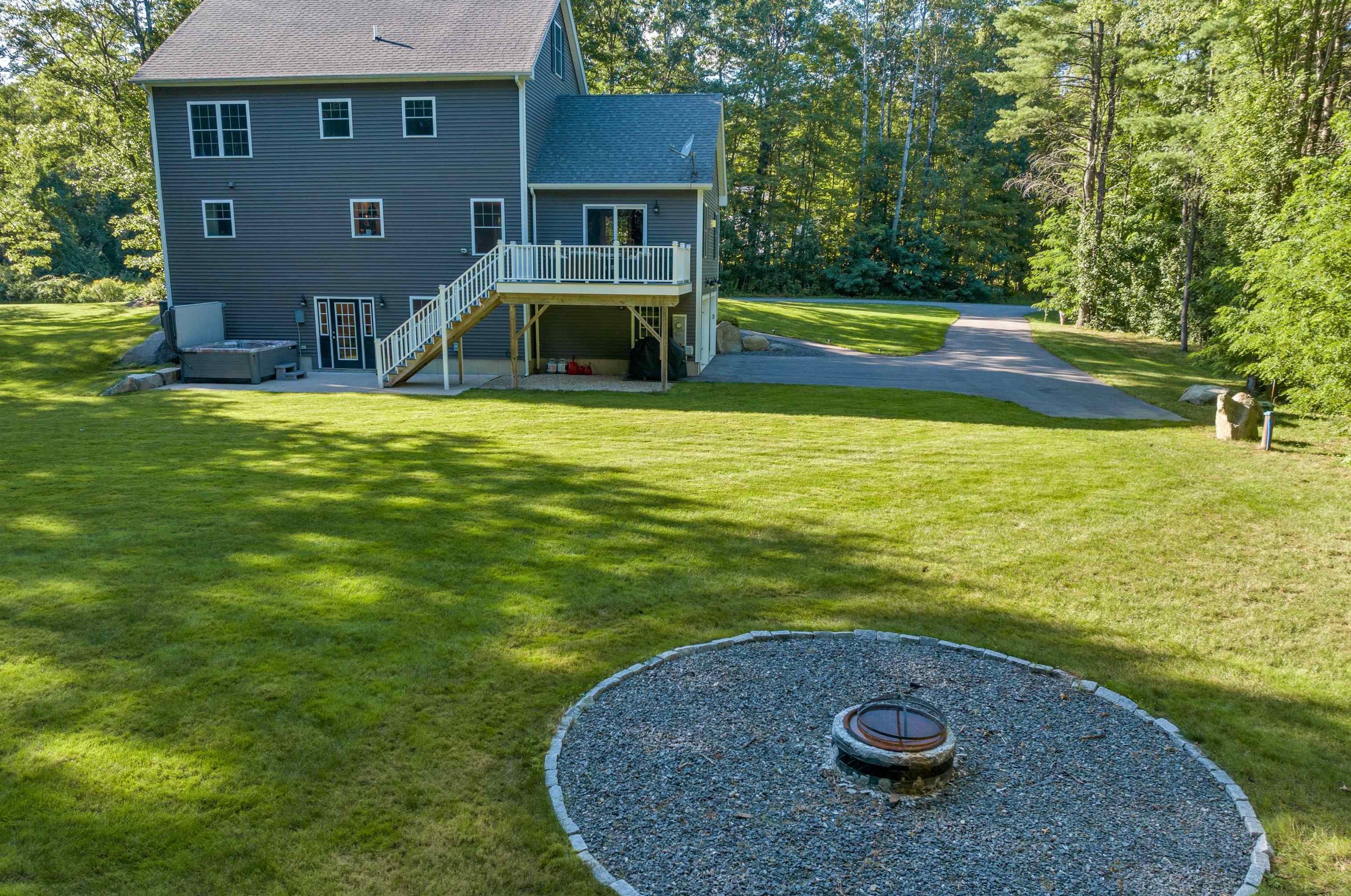 227 Ash Swamp Rd, Newmarket NH 03857-2073 exterior