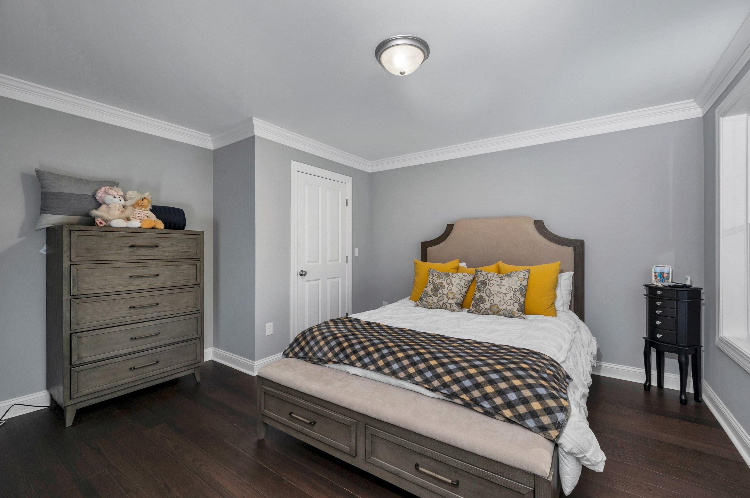 227 Ash Swamp Rd, Newmarket NH 03857-2073 exterior