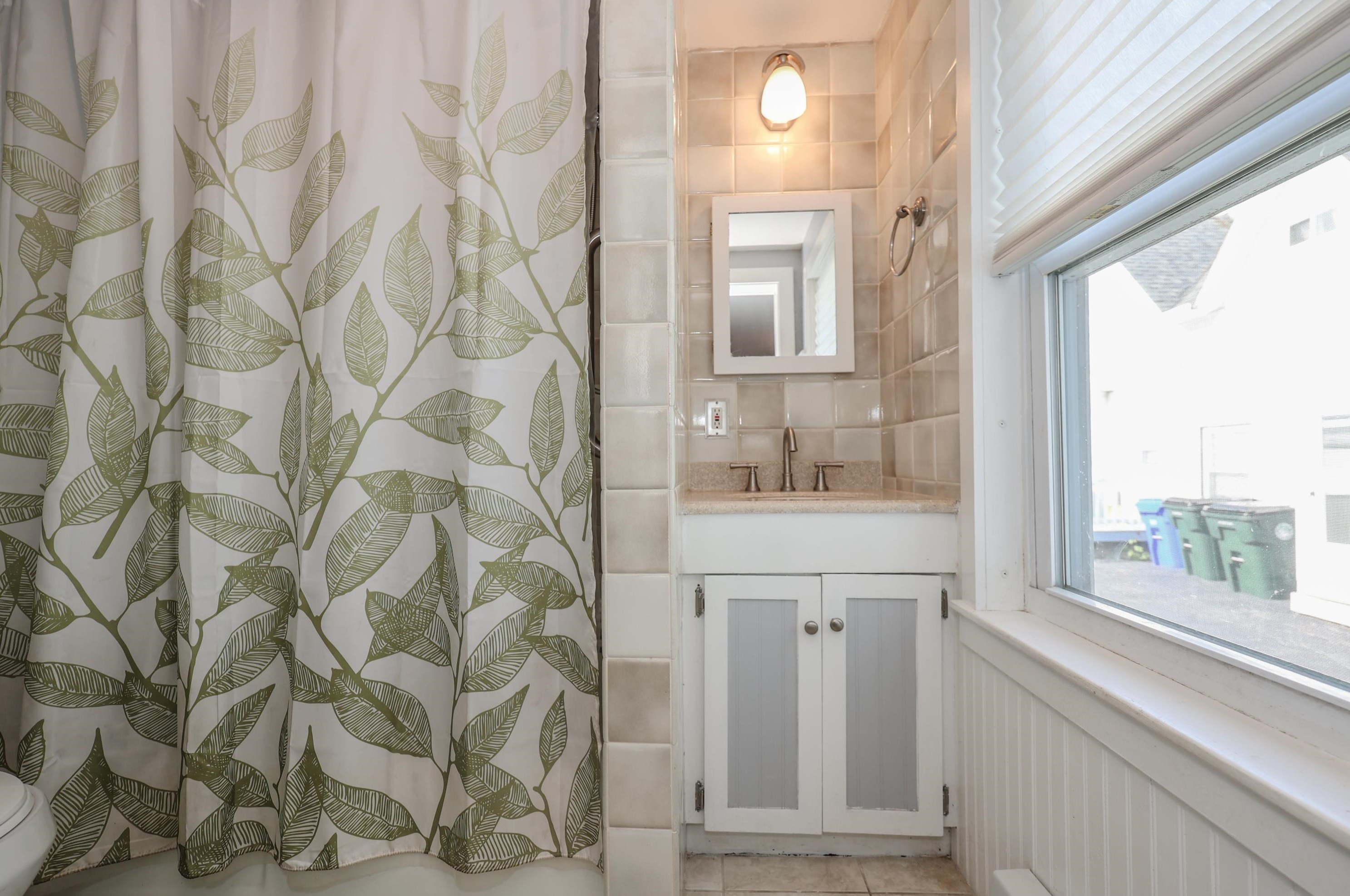 161 Mammoth Rd, Manchester NH  03109-4907 exterior