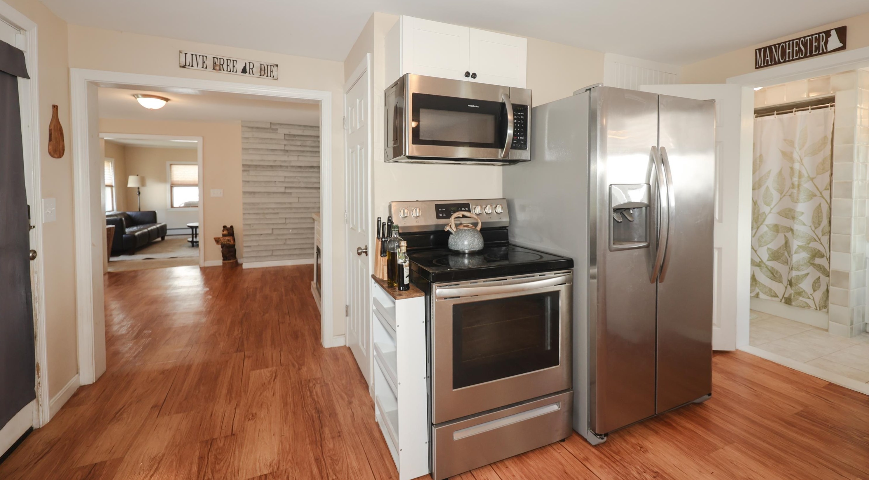 161 Mammoth Rd, Manchester NH  03109-4907 exterior