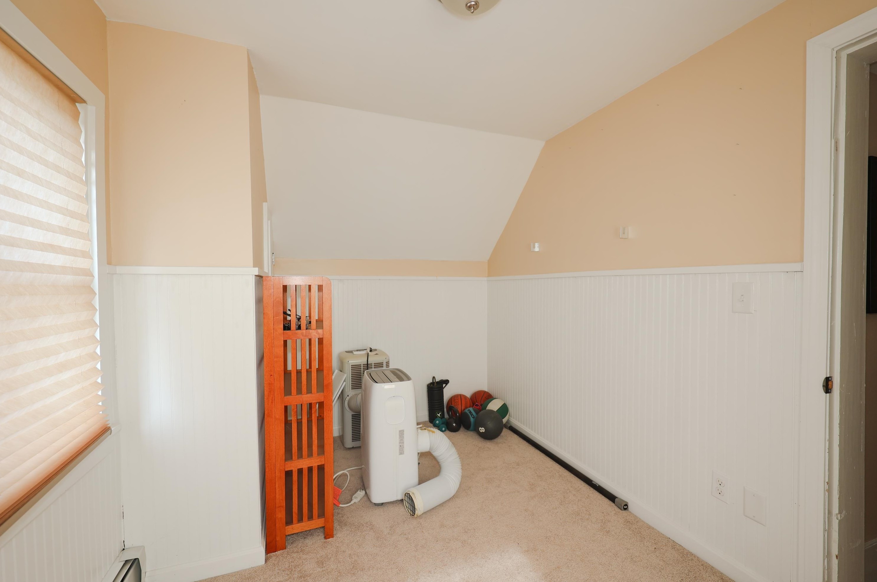 161 Mammoth Rd, Manchester NH  03109-4907 exterior