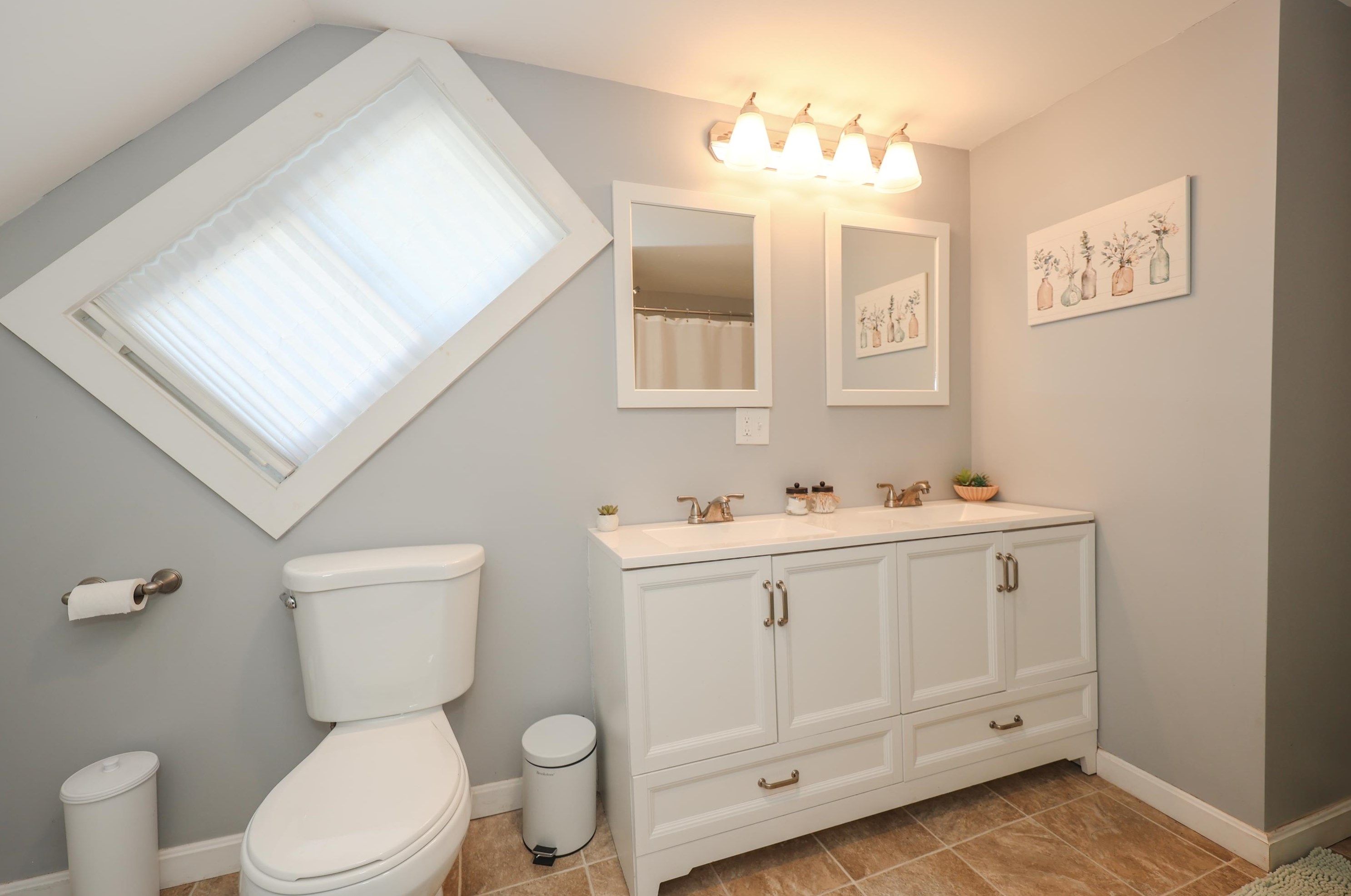 161 Mammoth Rd, Manchester NH  03109-4907 exterior