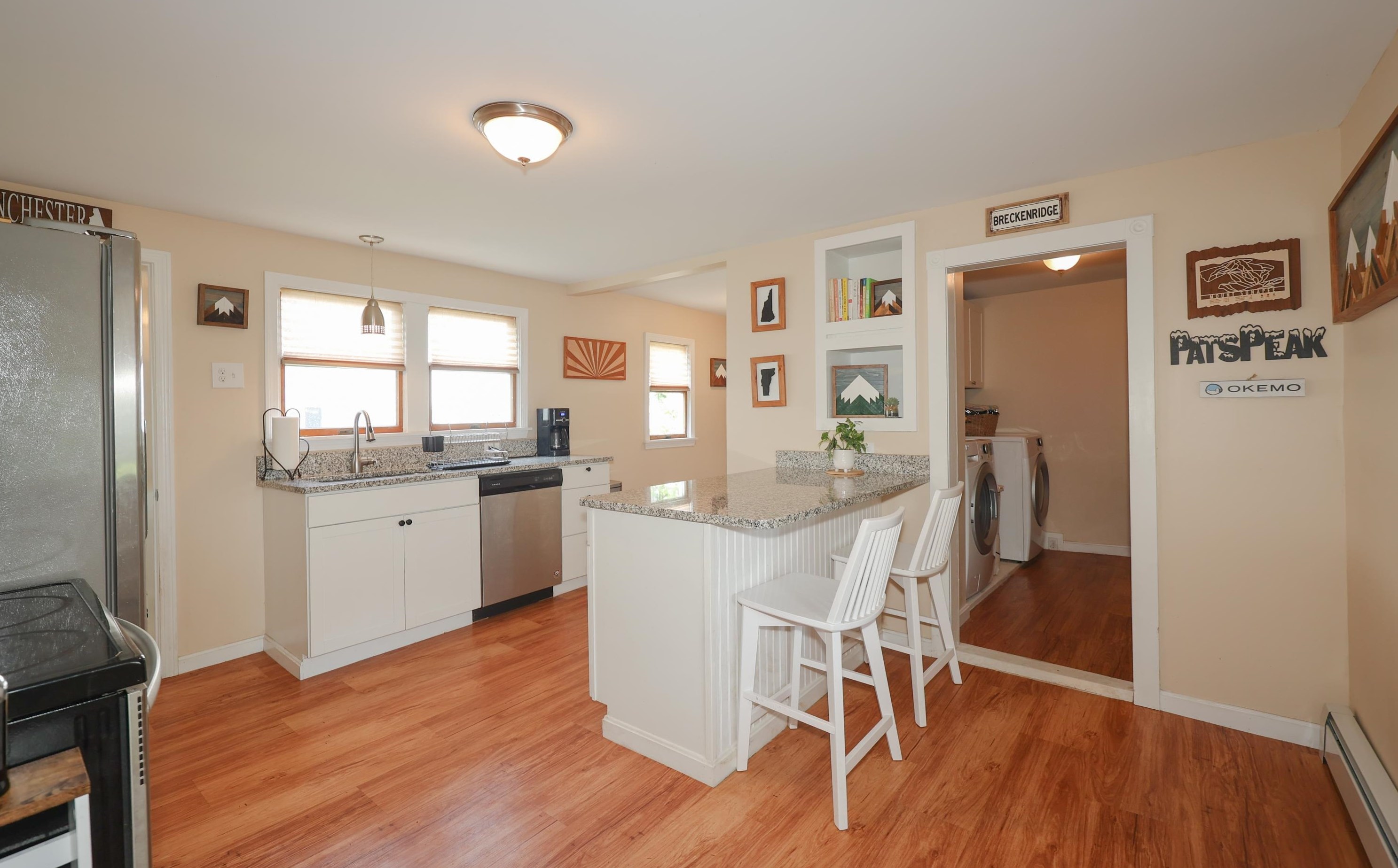 161 Mammoth Rd, Manchester NH  03109-4907 exterior