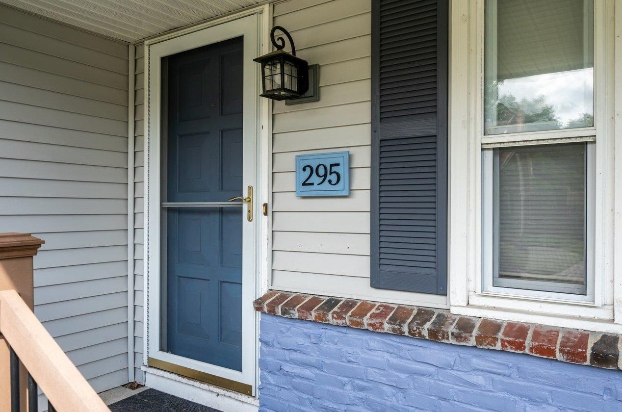 295 Gray St, Manchester NH  03103-2815 exterior