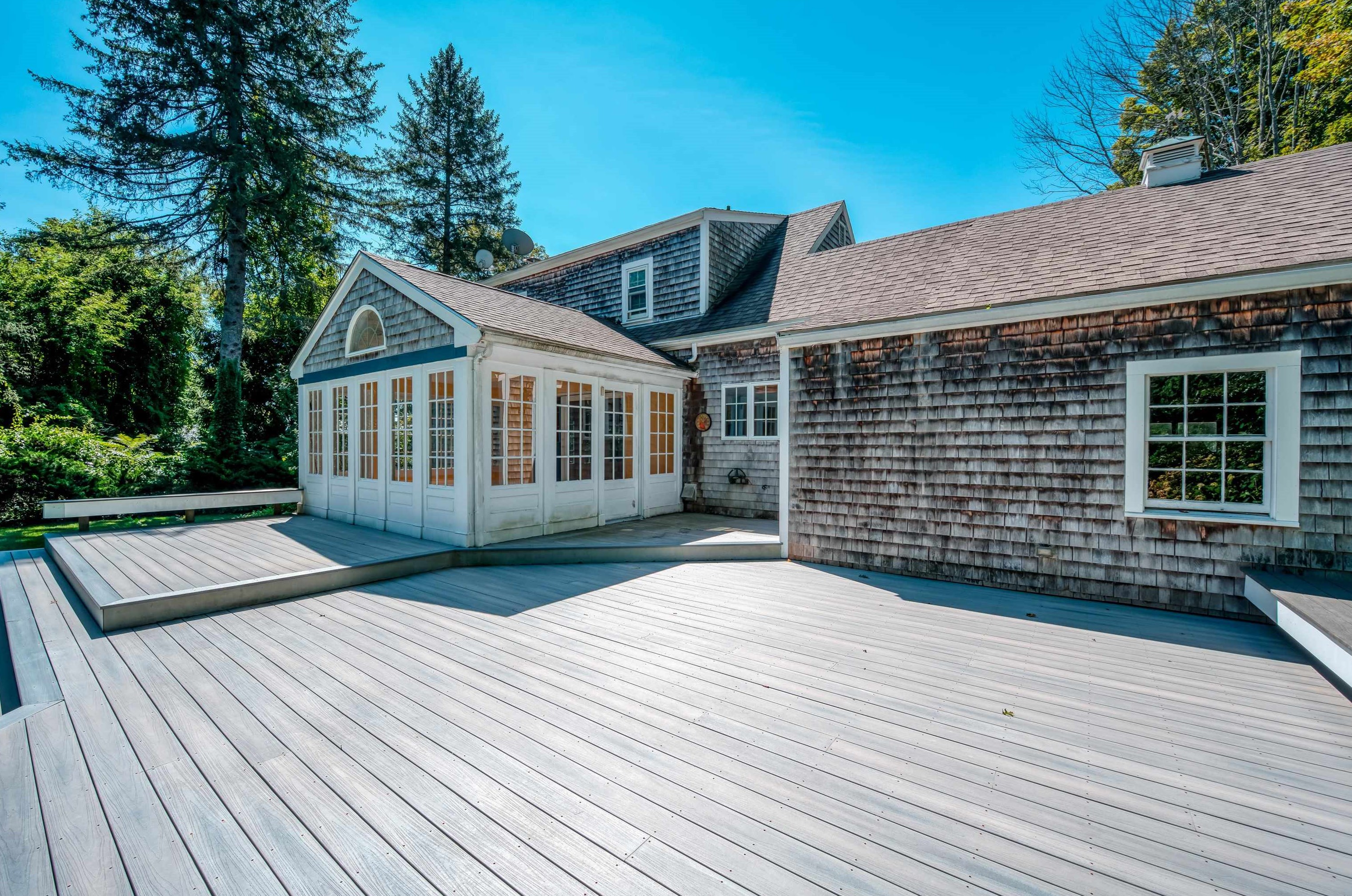 28 Maple Ave, Atkinson NH  03811-2528 exterior
