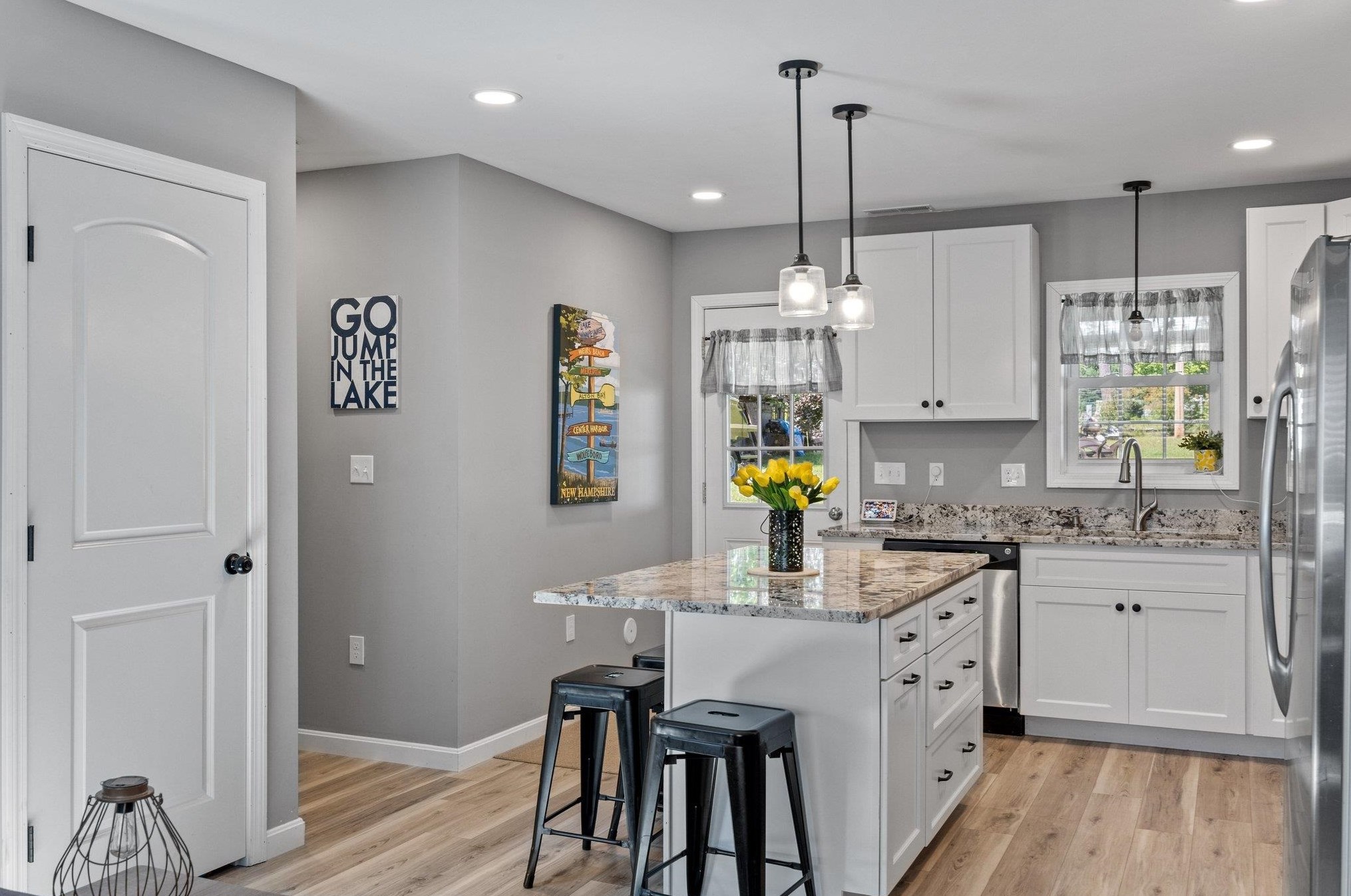 22 Circle Dr, Meredith NH  03253-6304 exterior