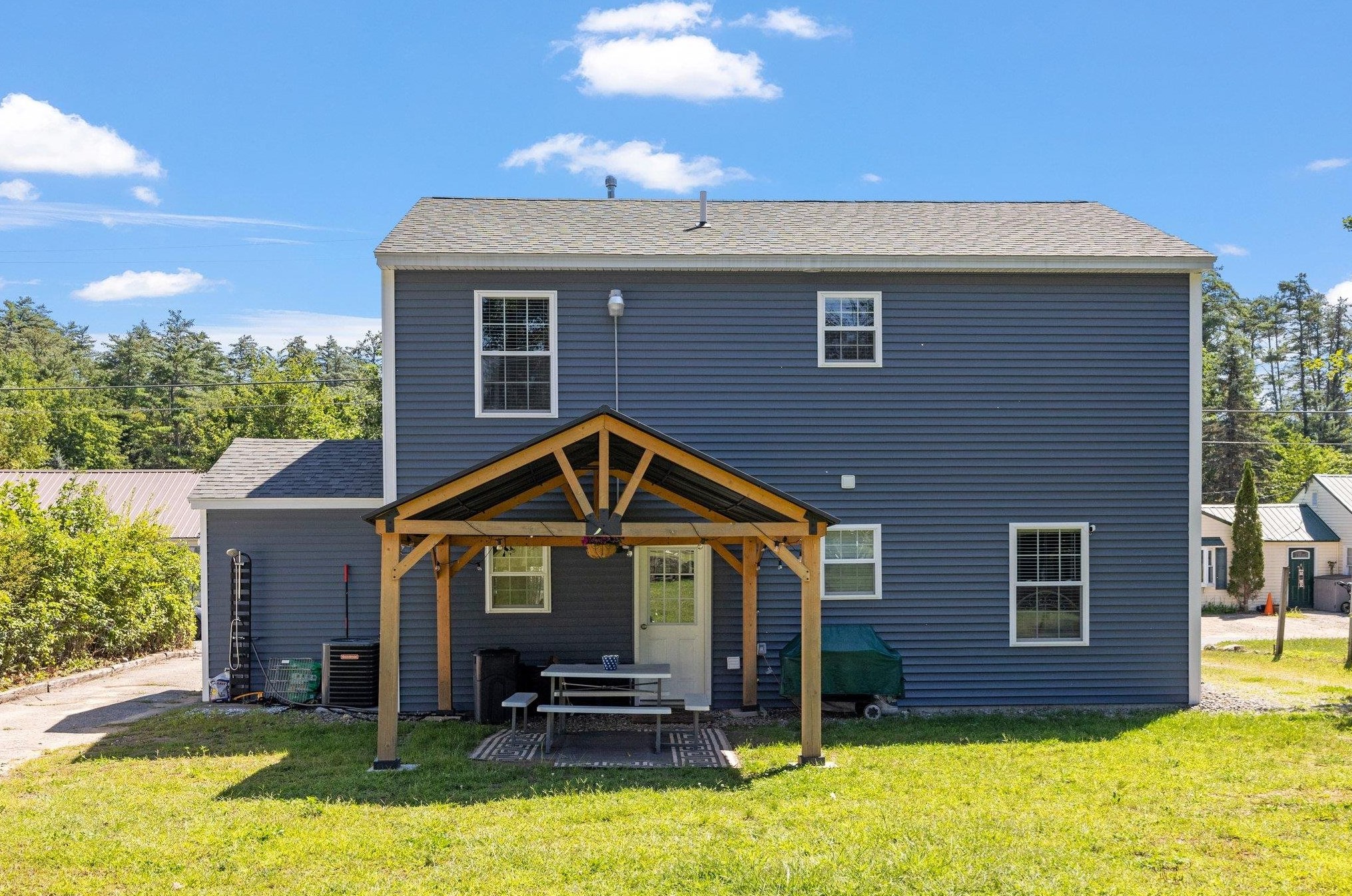 22 Circle Dr, Meredith NH  03253-6304 exterior
