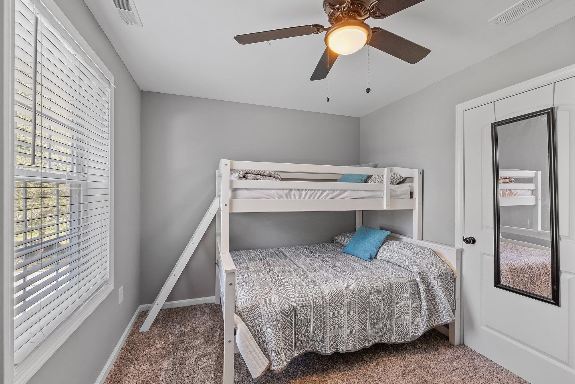 22 Circle Dr, Meredith NH  03253-6304 exterior