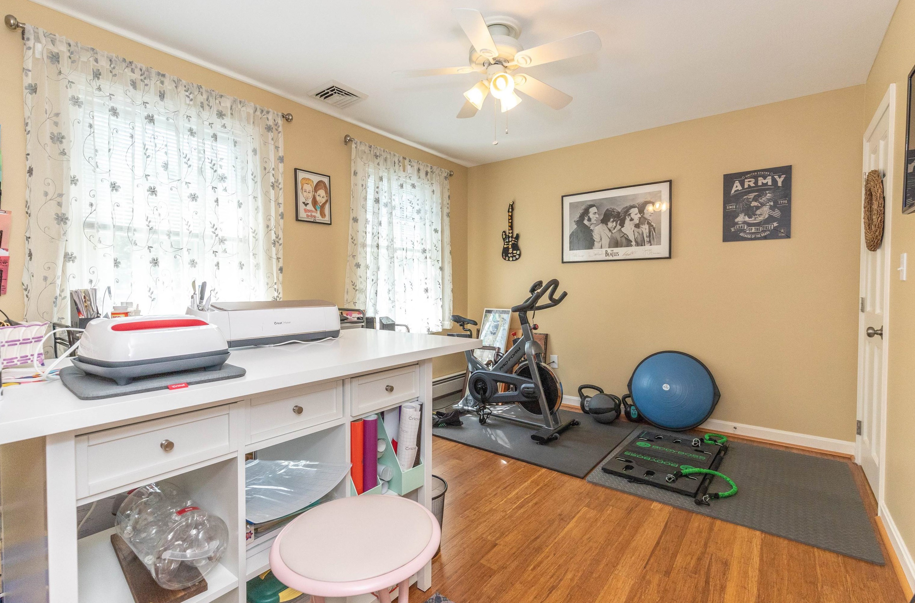 8 Canter Ct, Nashua NH  03063-2929 exterior