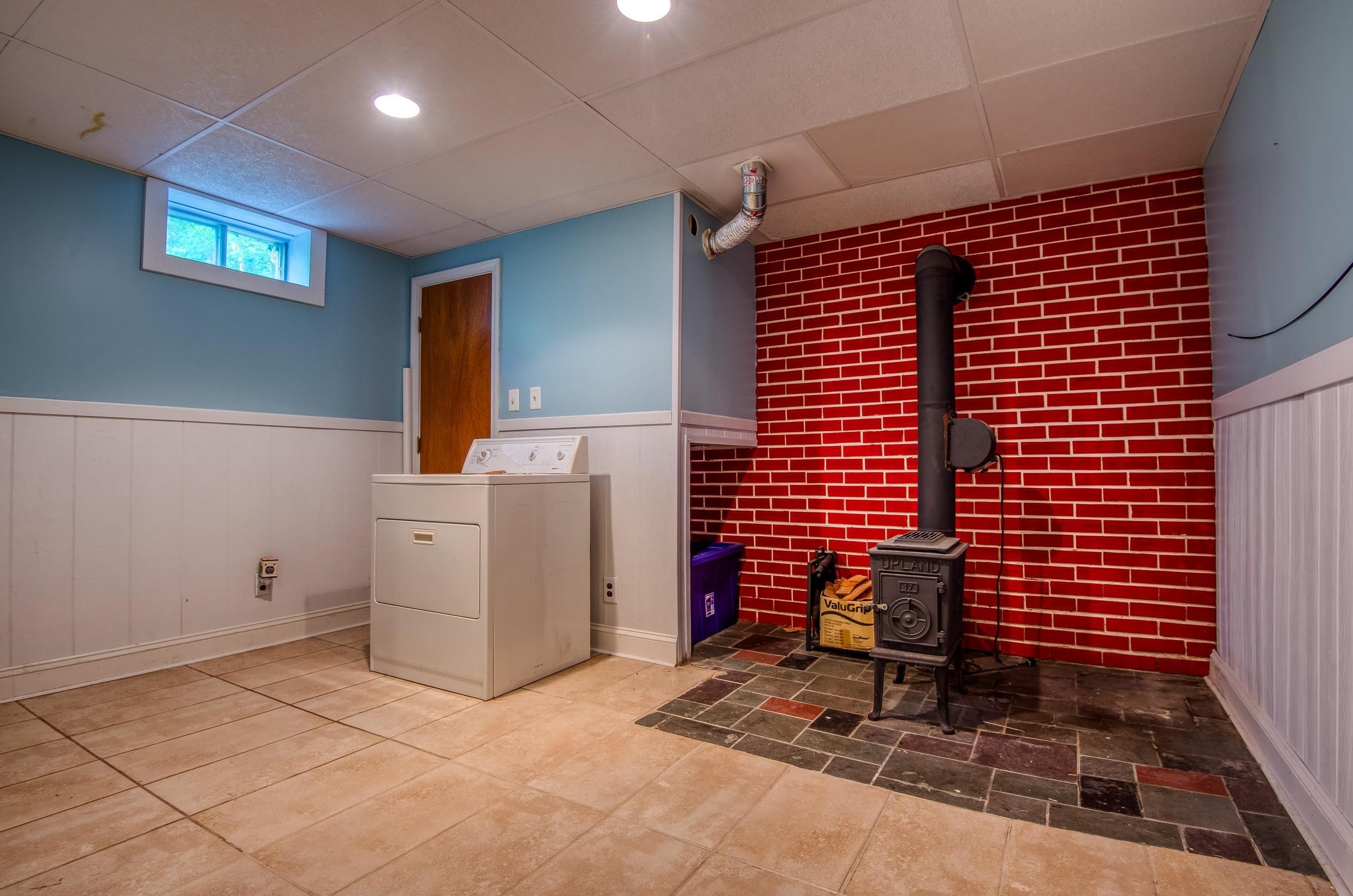 2 Stony Brk Rd, Shelburne NH  03581-1350 exterior