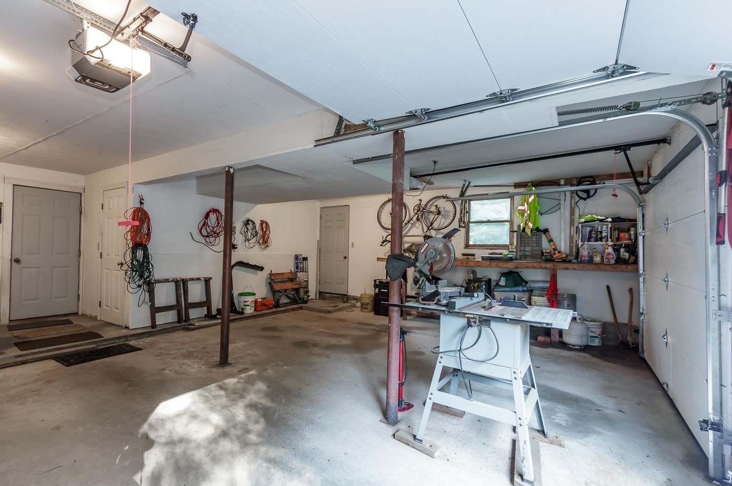 137 Pinecrest Rd, Hudson NH  03052-2317 exterior