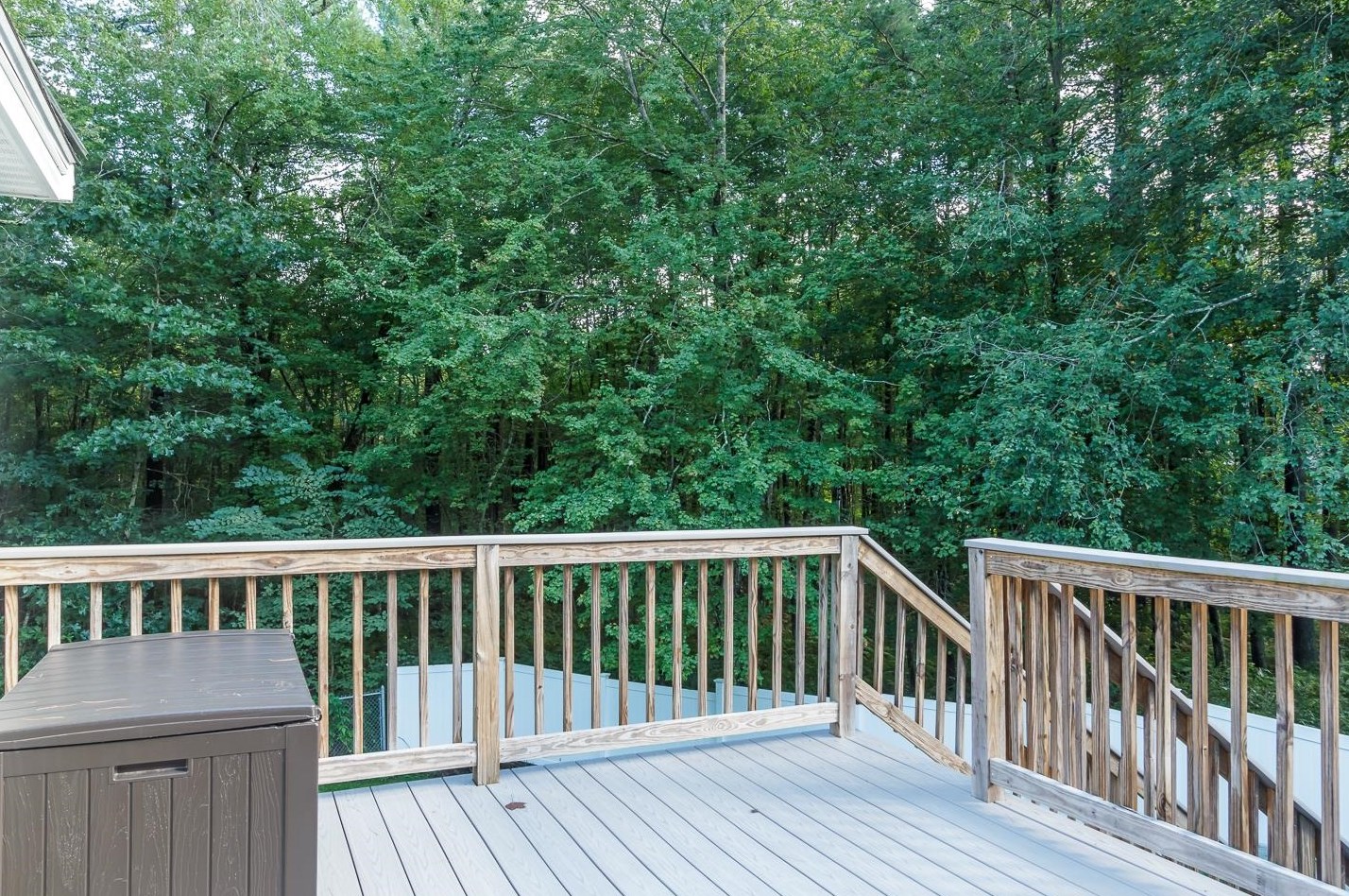 137 Pinecrest Rd, Hudson NH  03052-2317 exterior