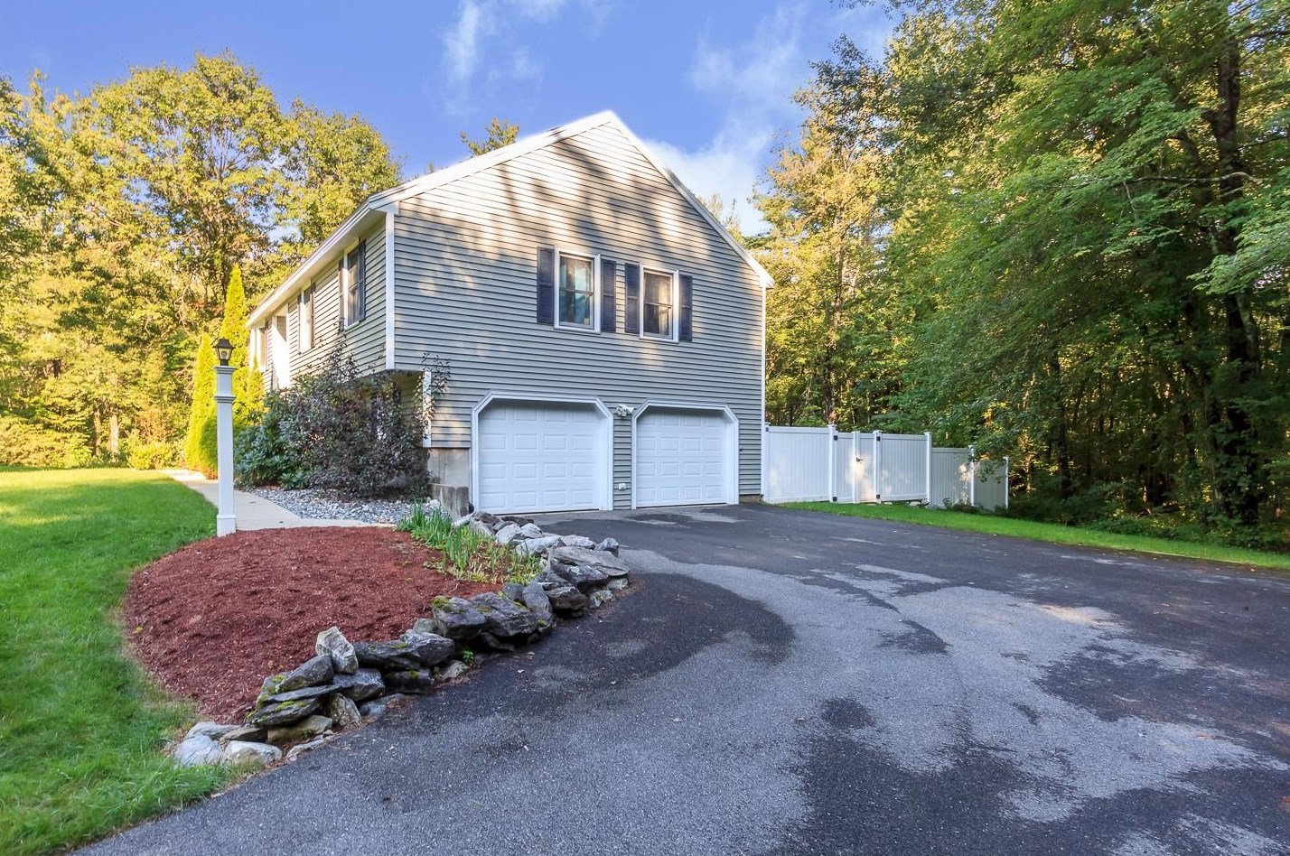 137 Pinecrest Rd, Hudson NH  03052-2317 exterior