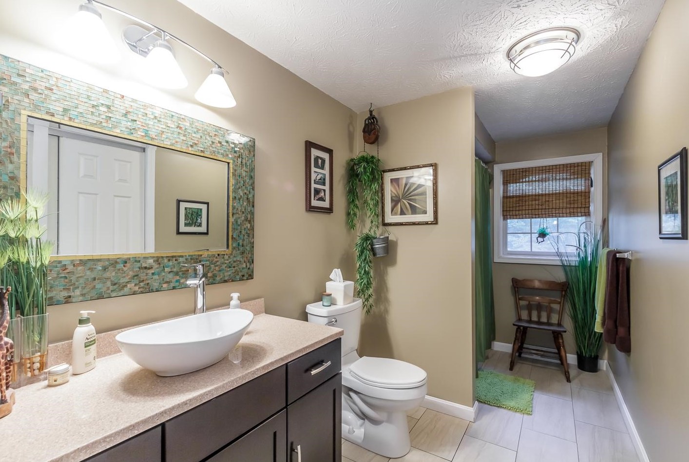 137 Pinecrest Rd, Hudson NH  03052-2317 exterior