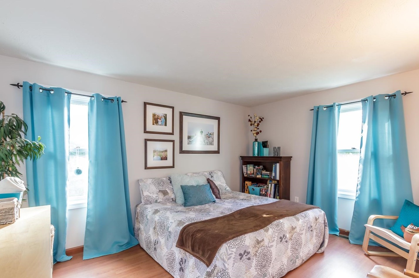 137 Pinecrest Rd, Hudson NH  03052-2317 exterior