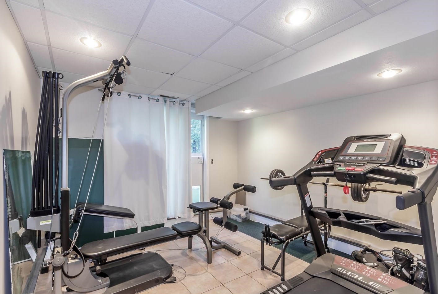 137 Pinecrest Rd, Hudson NH  03052-2317 exterior