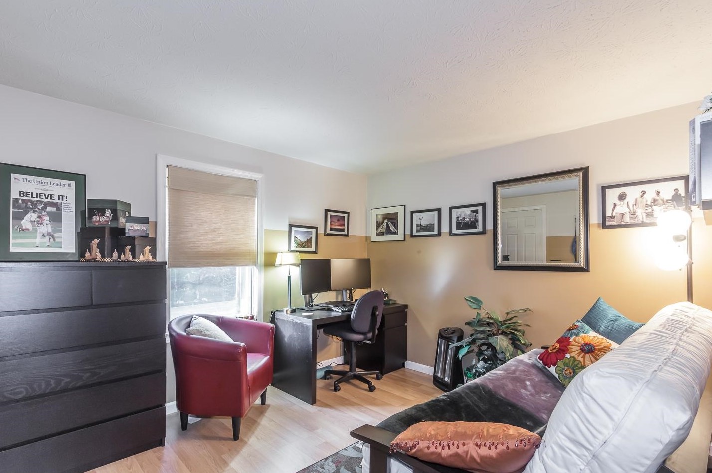 137 Pinecrest Rd, Hudson NH  03052-2317 exterior