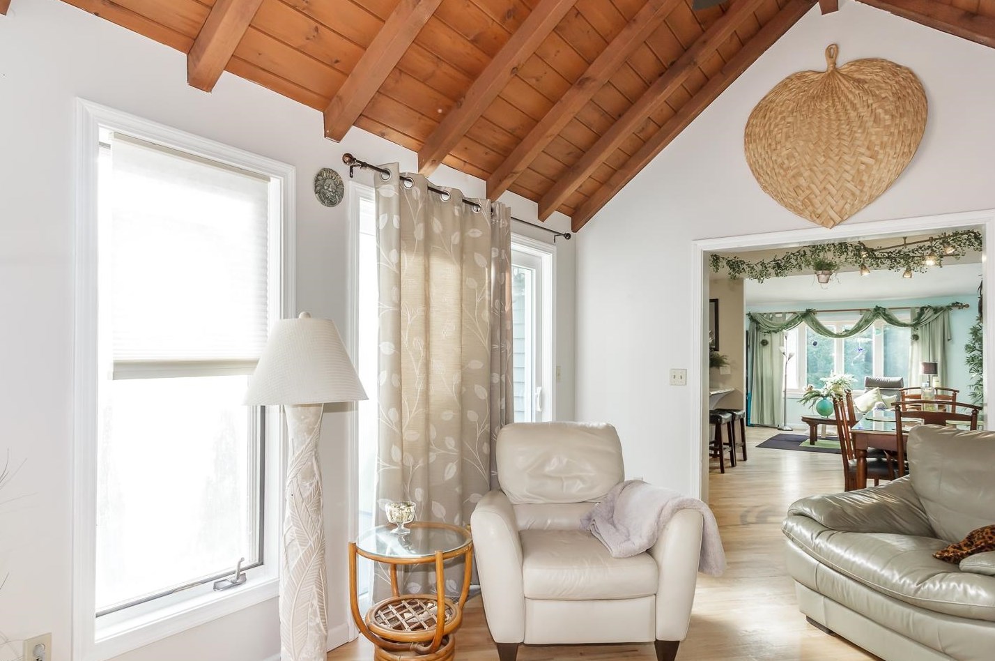 137 Pinecrest Rd, Hudson NH  03052-2317 exterior