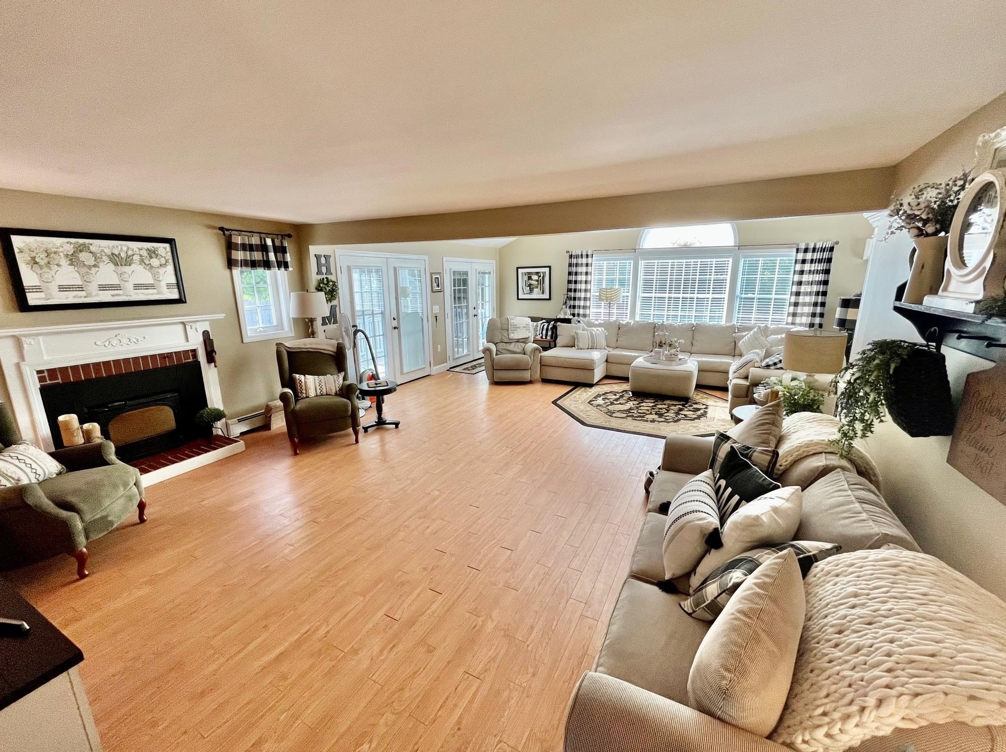 74 Main St, Plaistow NH 03865-3034 exterior