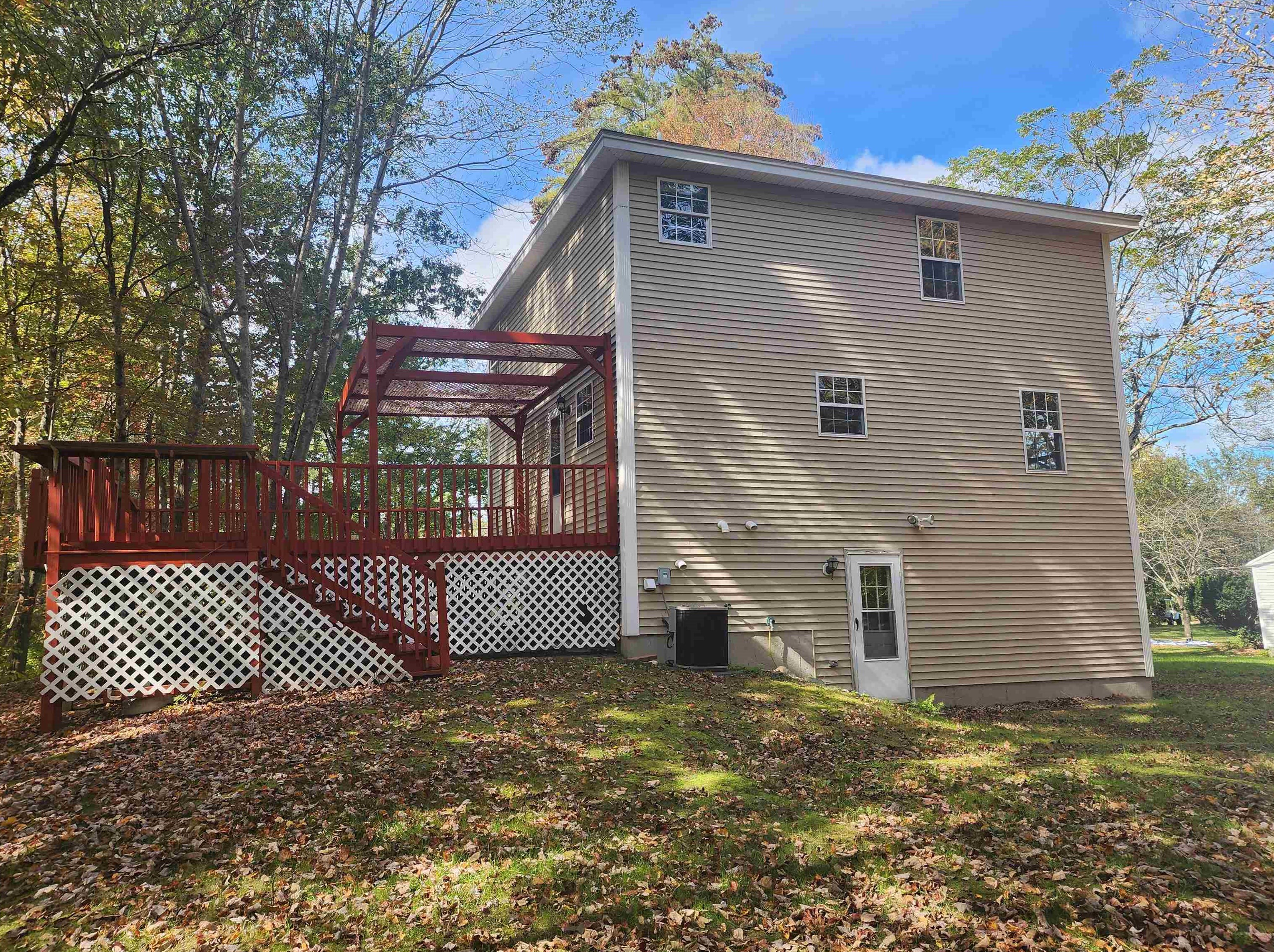 4649 Brown Ave, Manchester NH 03103-6726 exterior