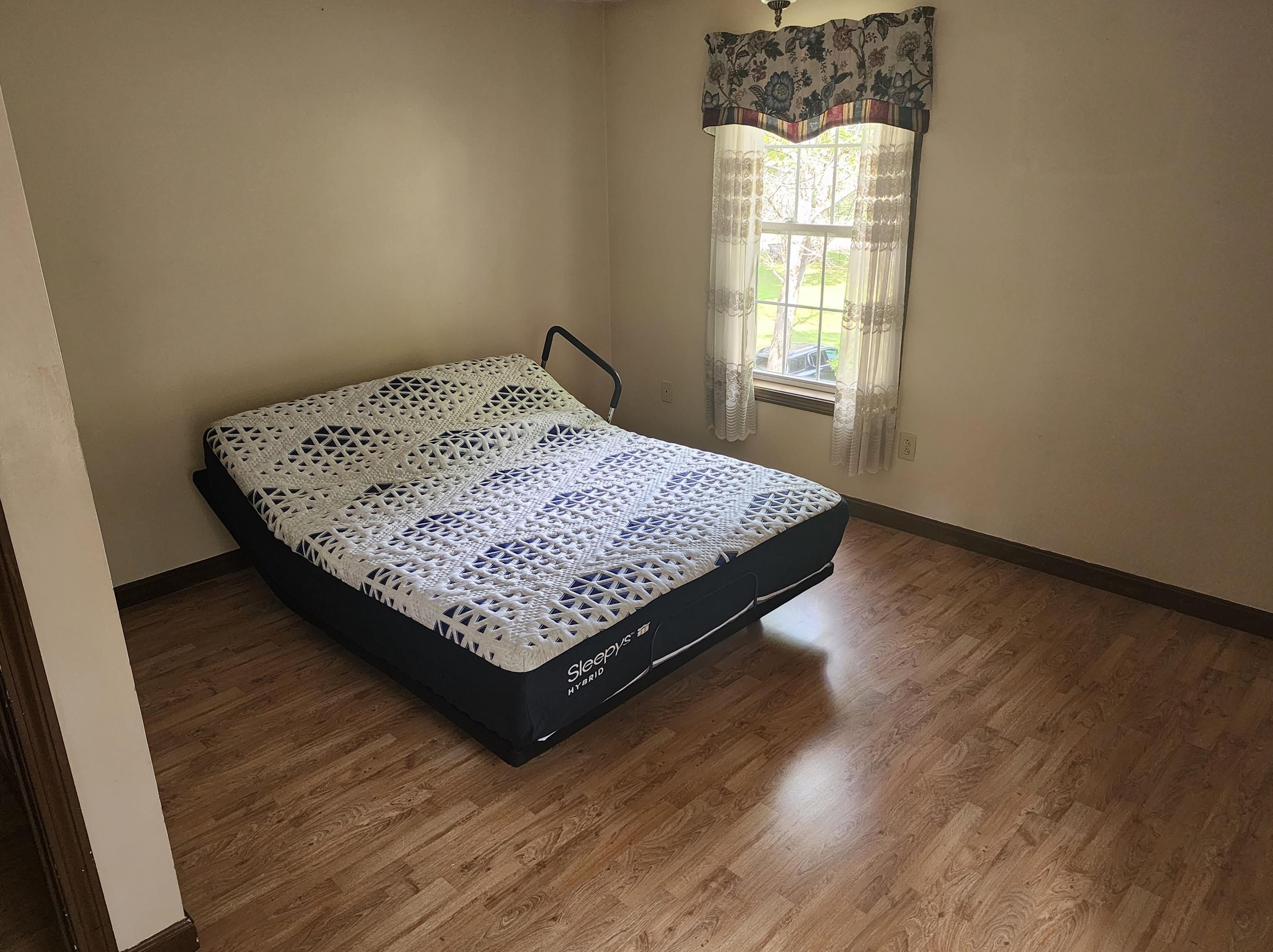 4649 Brown Ave, Manchester NH 03103-6726 exterior