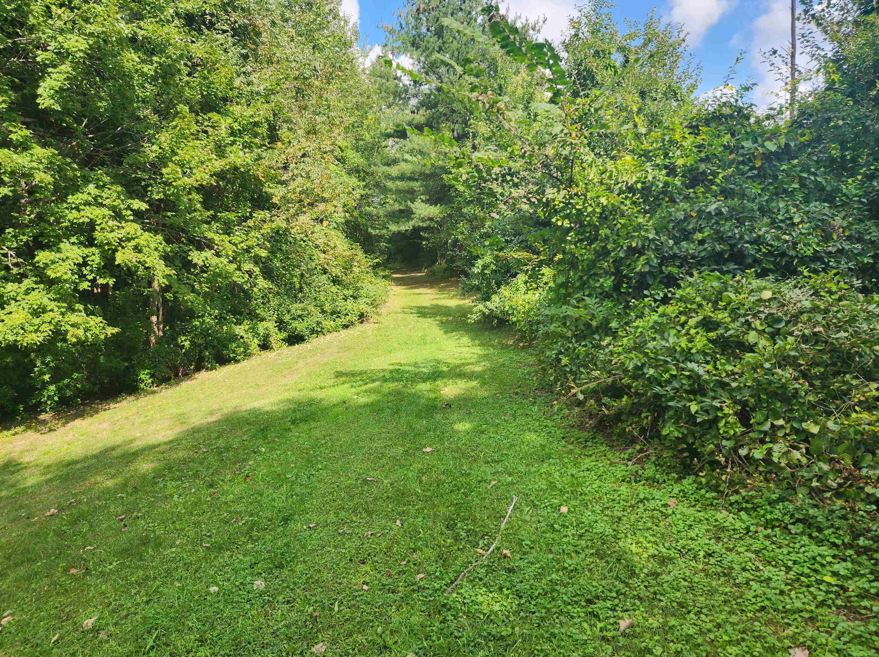 4649 Brown Ave, Manchester NH 03103-6726 exterior