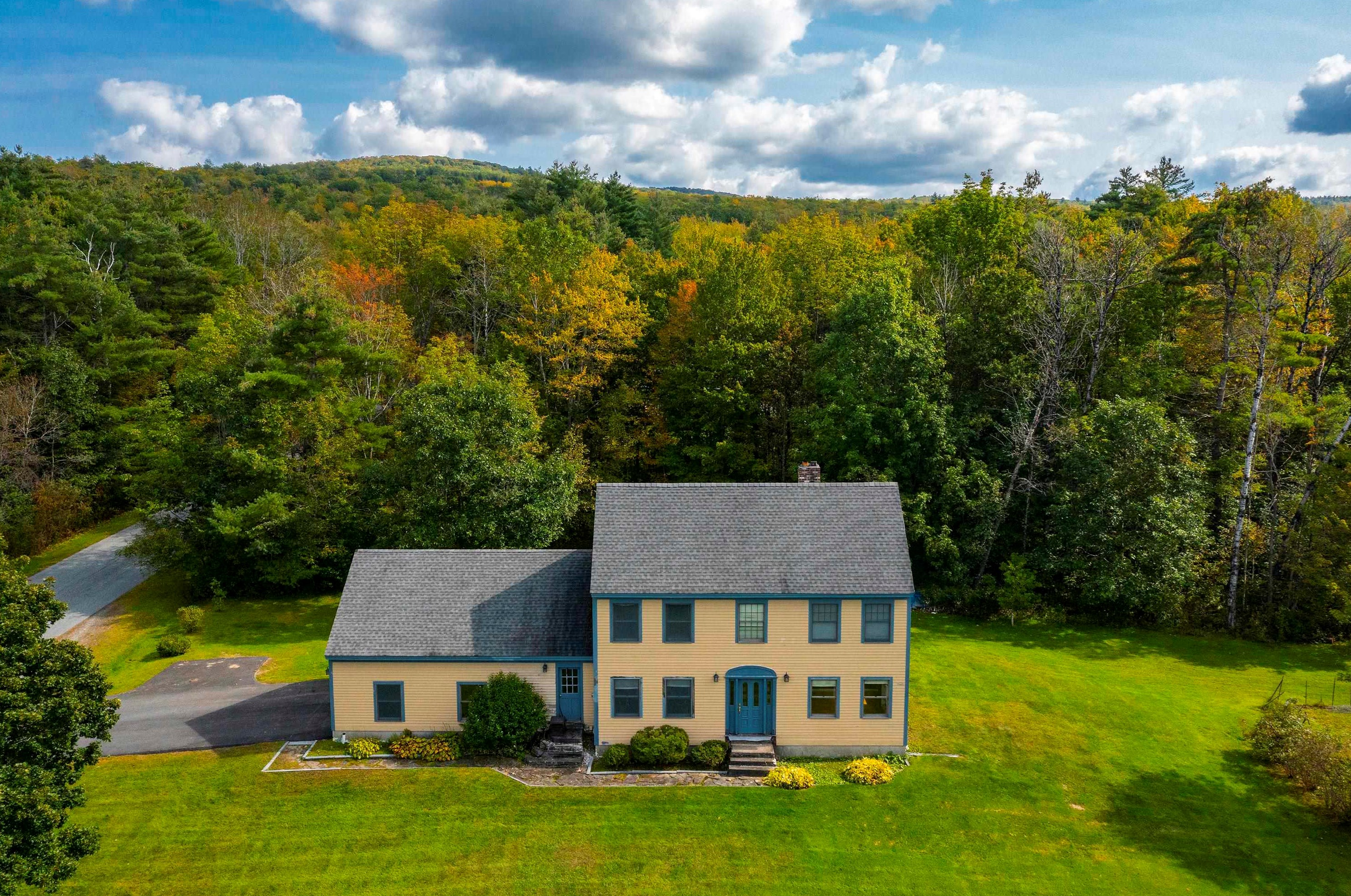 463 Meriden Rd, Lebanon NH  03766-2402 exterior